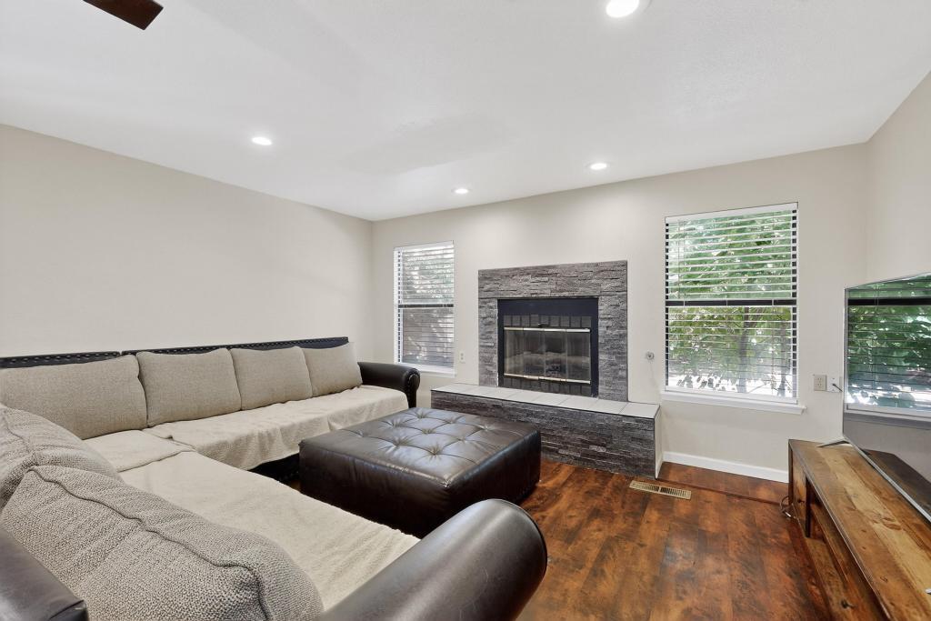 1805 BASSWOOD Court NW