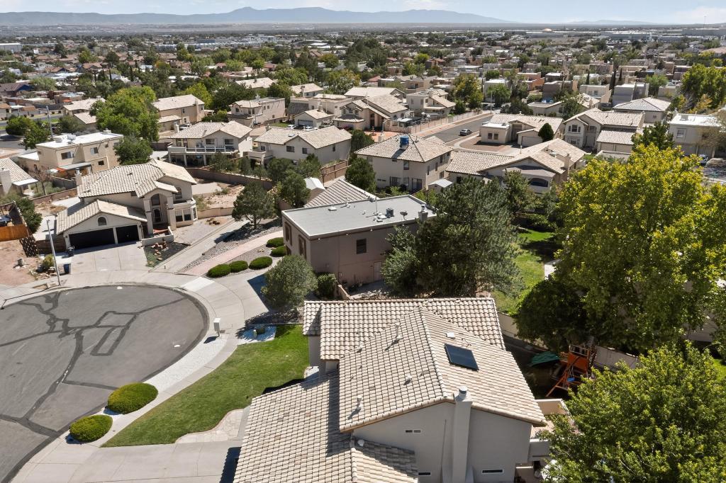 1805 BASSWOOD Court NW