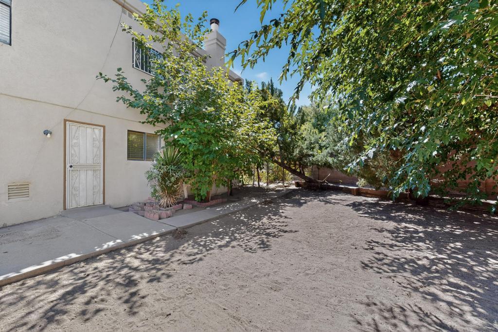 1805 BASSWOOD Court NW