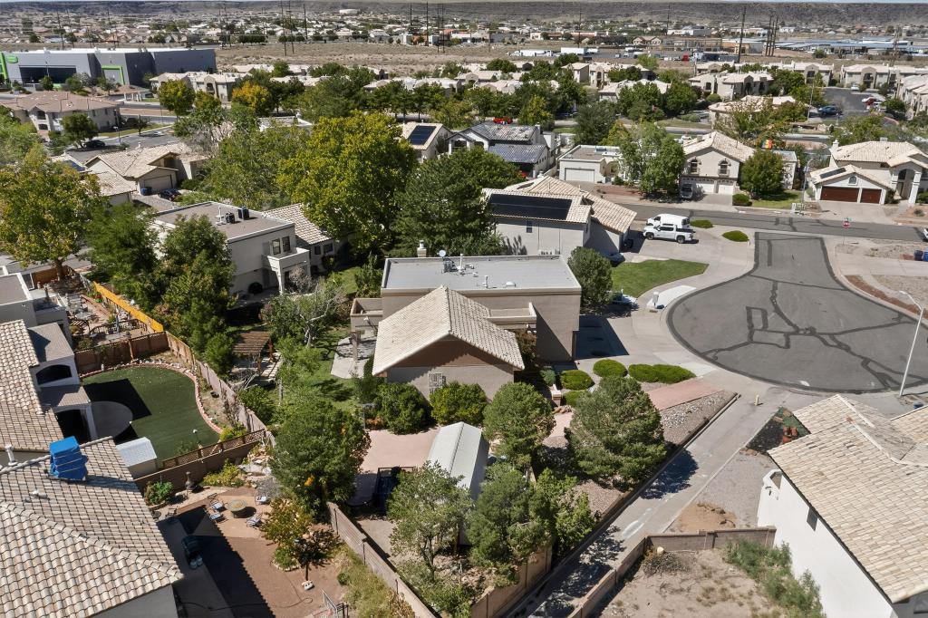 1805 BASSWOOD Court NW