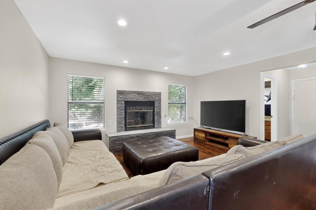 1805 BASSWOOD Court NW