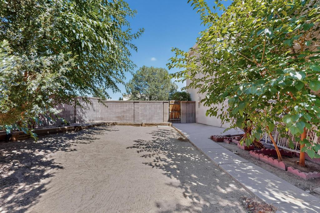 1805 BASSWOOD Court NW