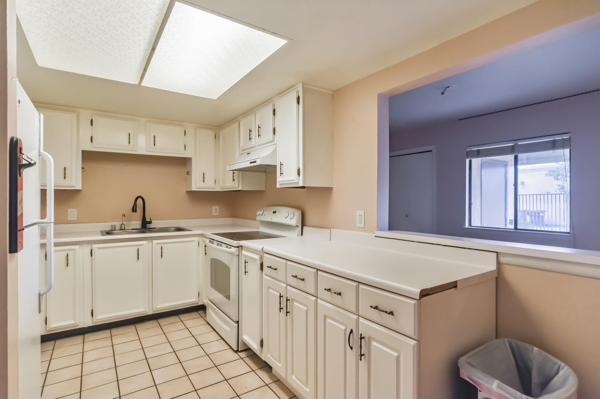 901 COUNTRY CLUB Drive SE E