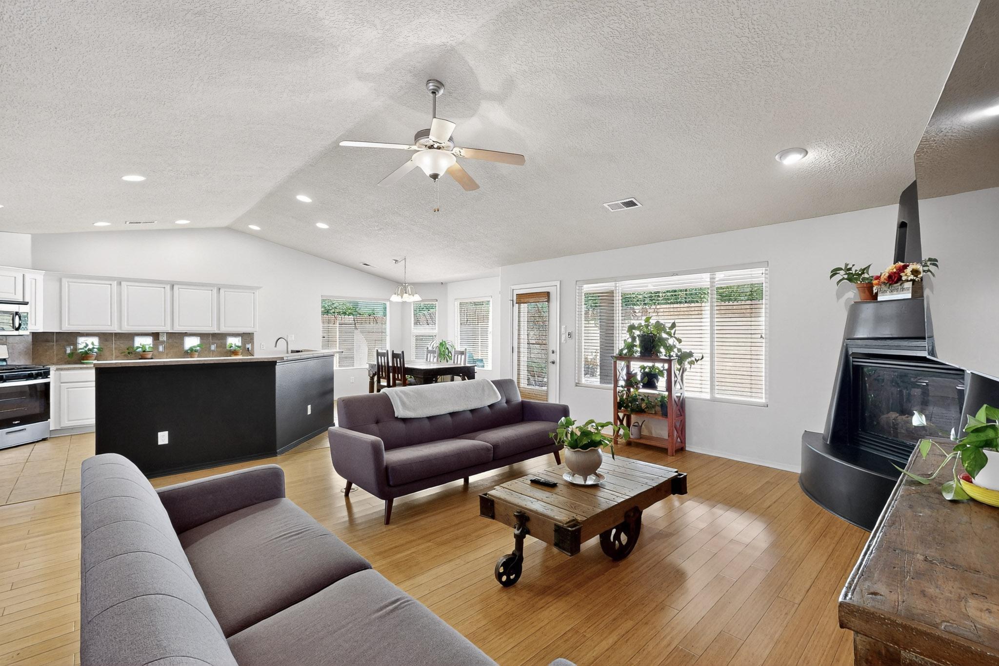 304 CALLE EVANGELINE