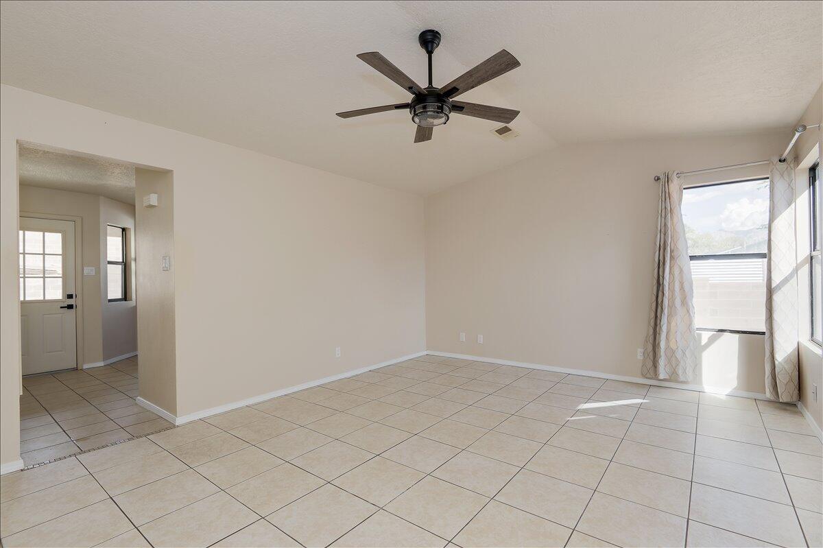 4815 PLATINUM Loop NE