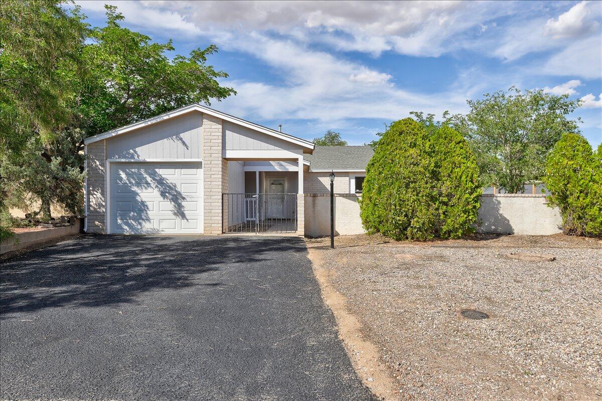 4815 PLATINUM Loop NE