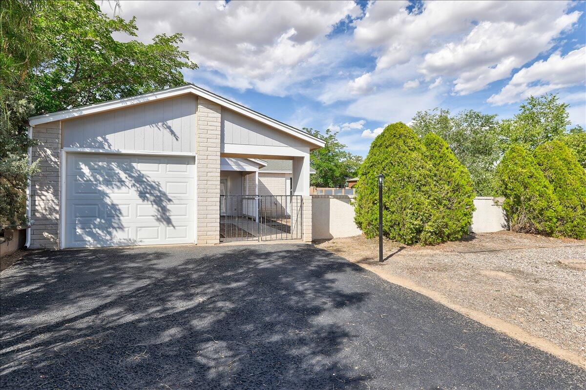 4815 PLATINUM Loop NE