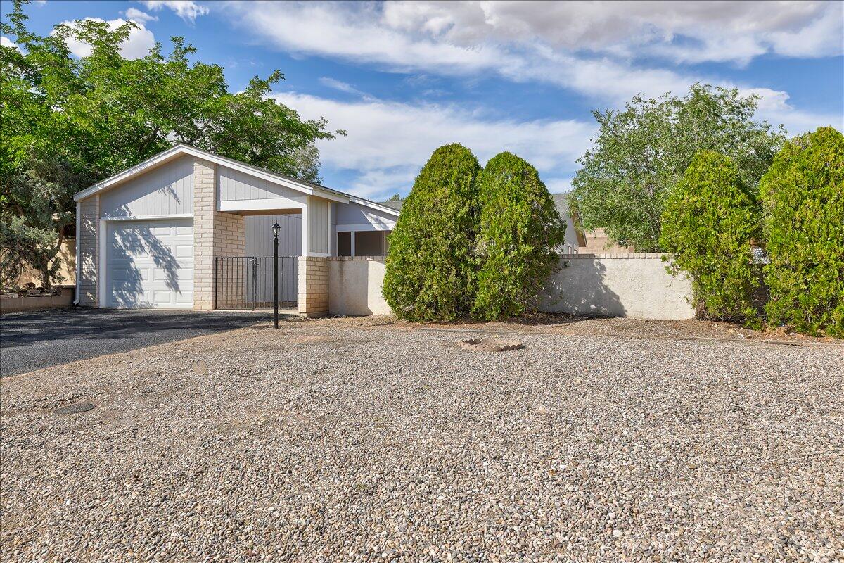 4815 PLATINUM Loop NE