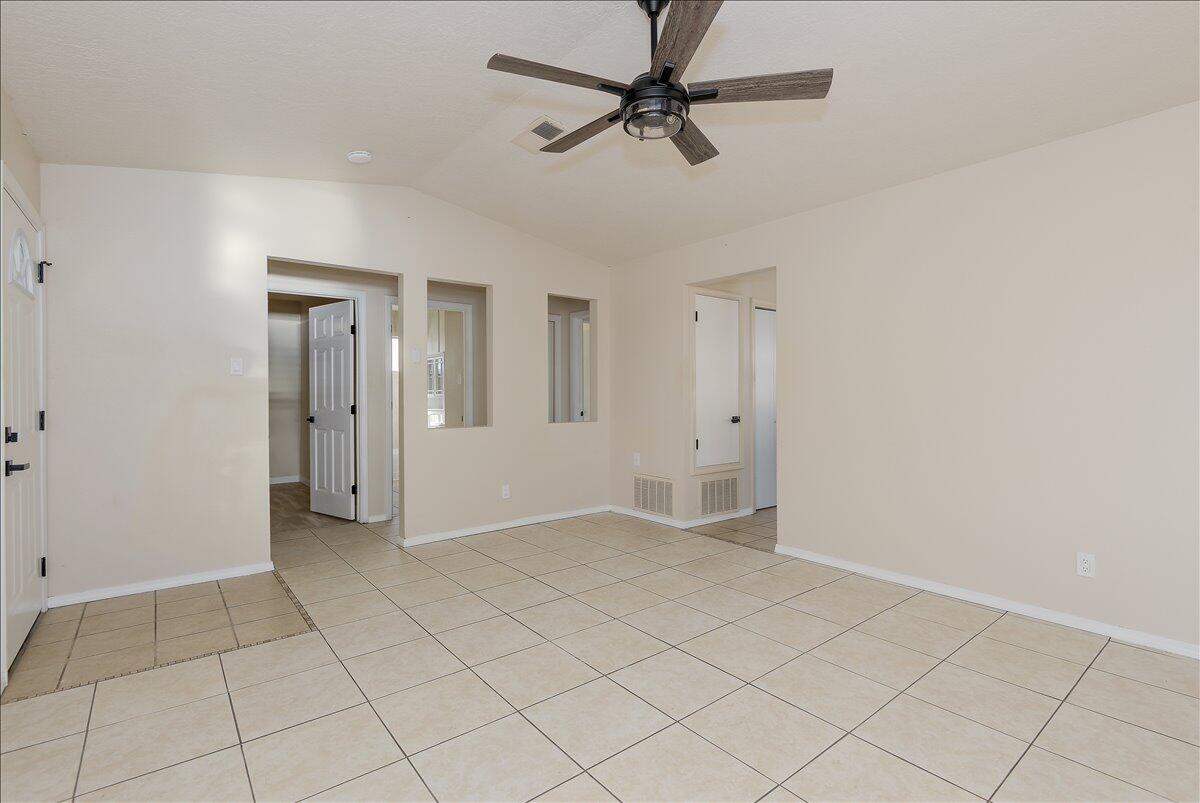 4815 PLATINUM Loop NE