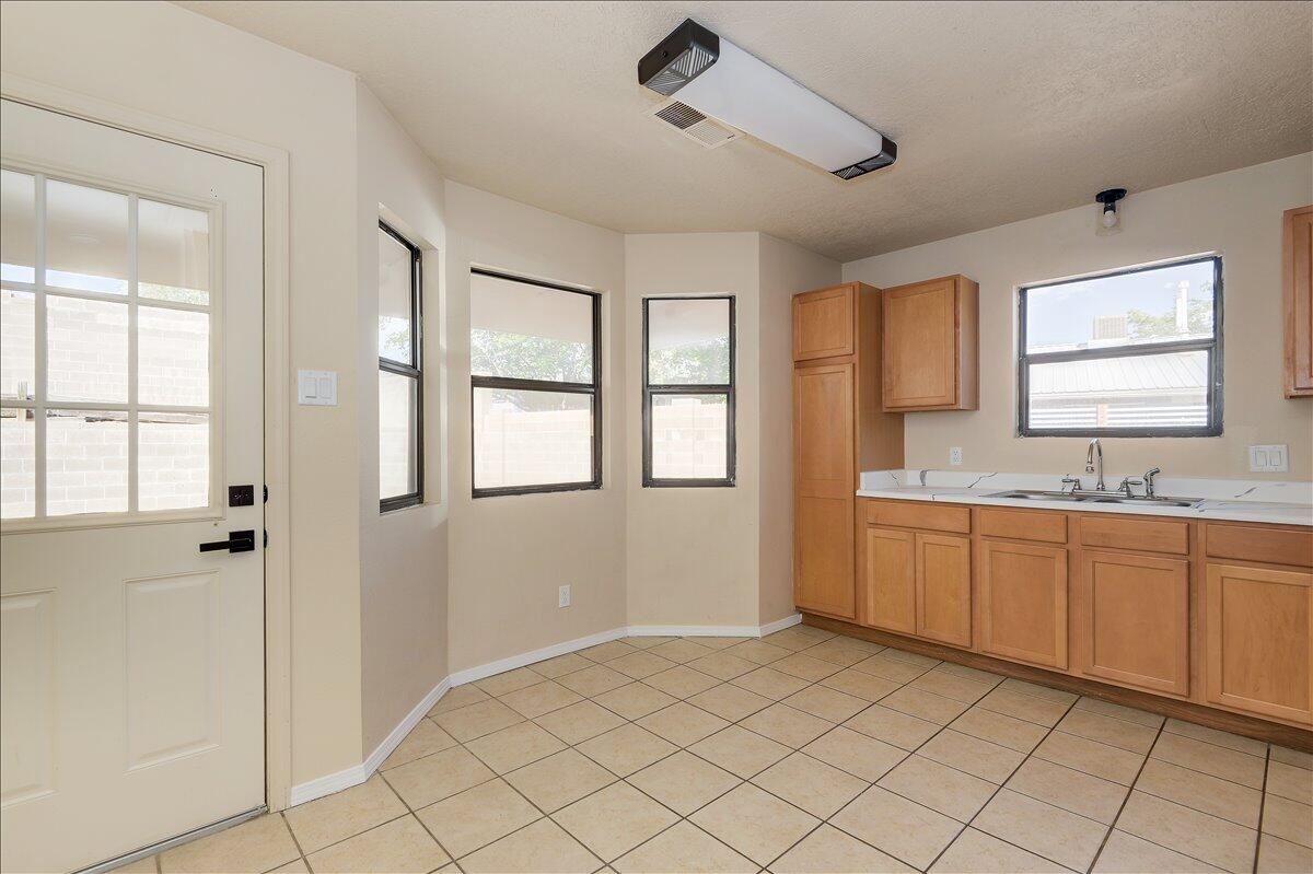 4815 PLATINUM Loop NE