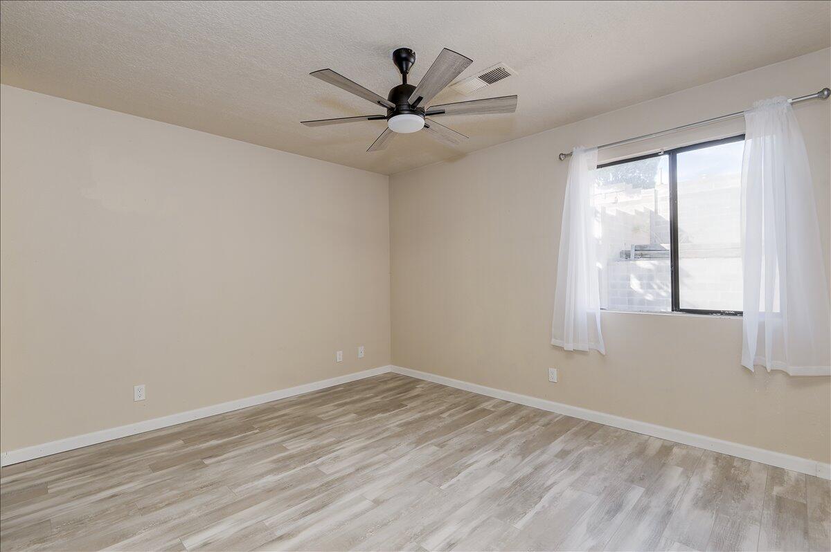 4815 PLATINUM Loop NE