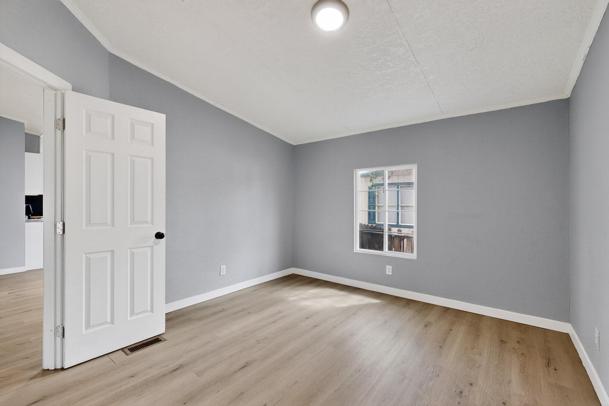 1152 LOS NARDOS Drive SE