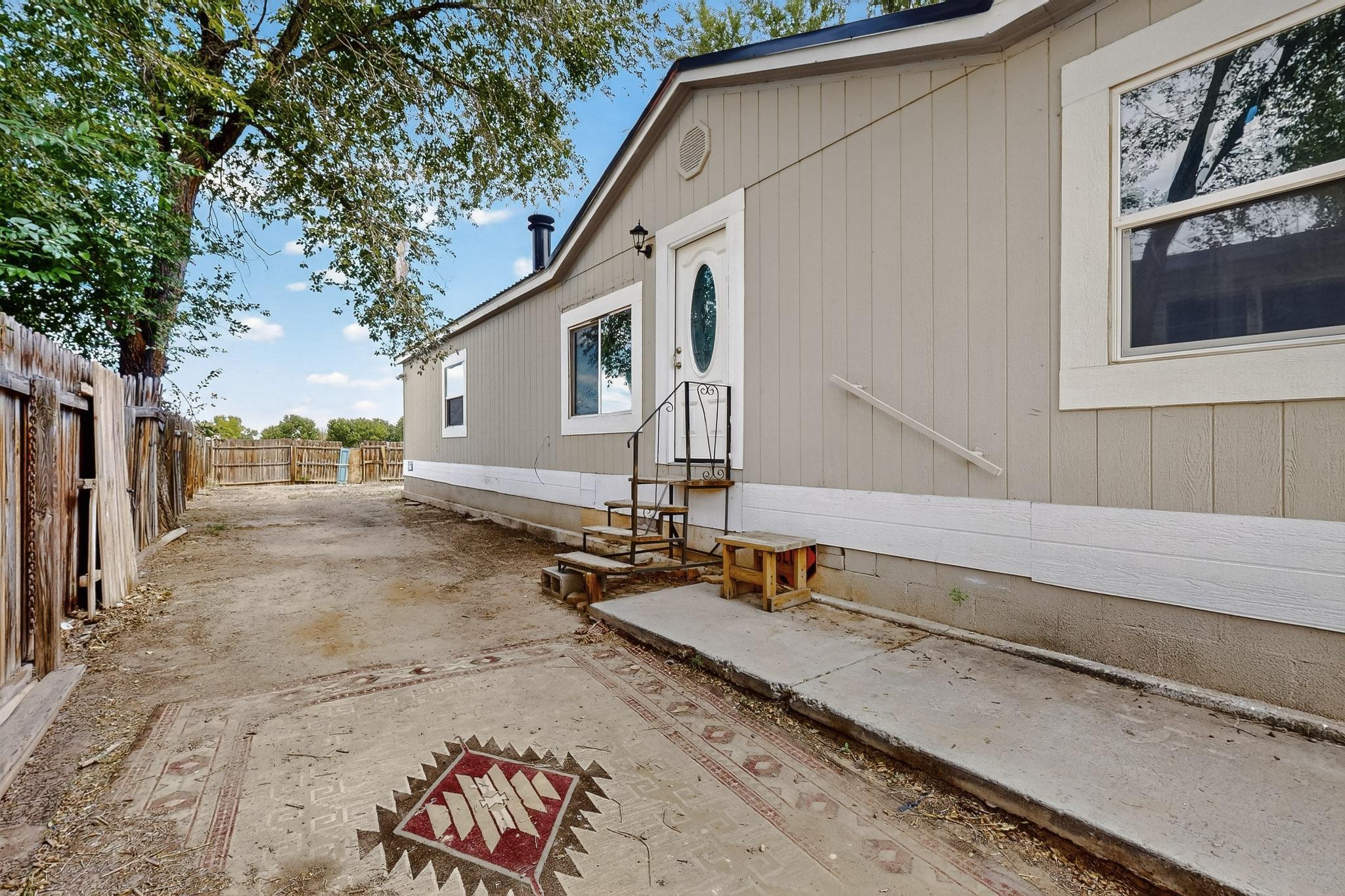 1152 LOS NARDOS Drive SE