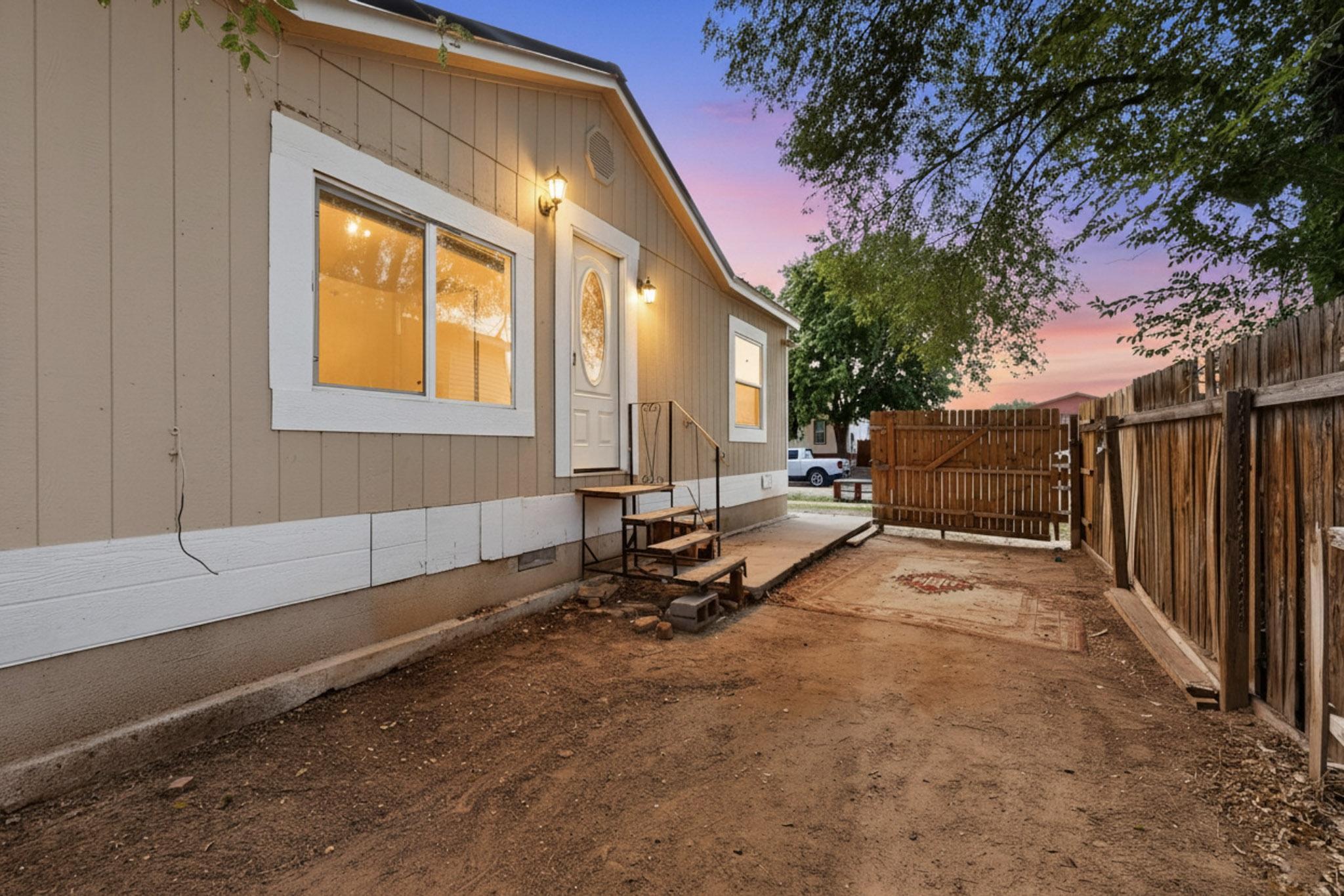 1152 LOS NARDOS Drive SE