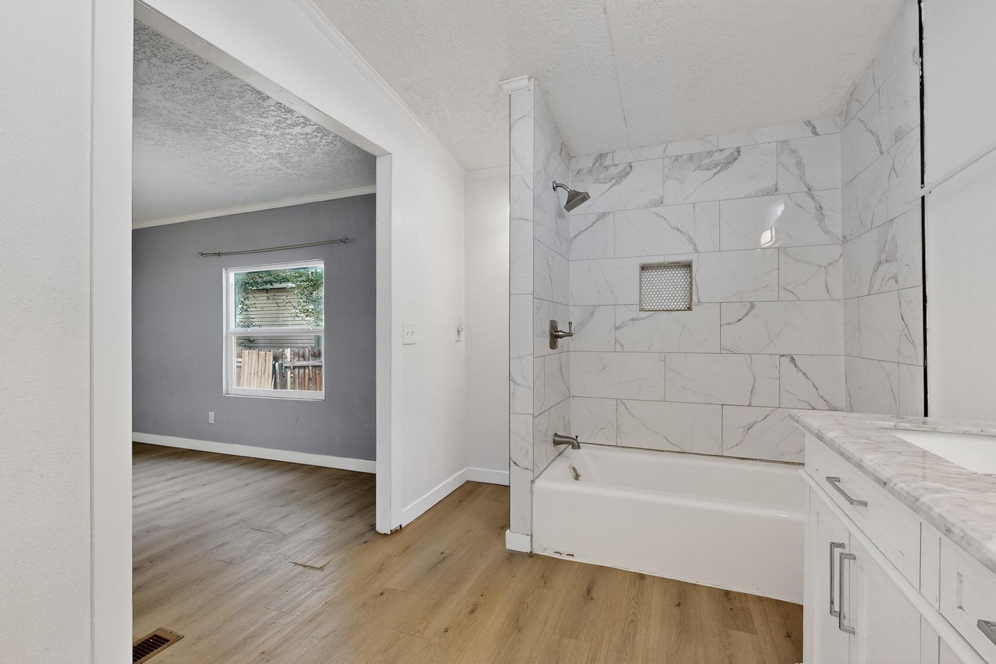 1152 LOS NARDOS Drive SE