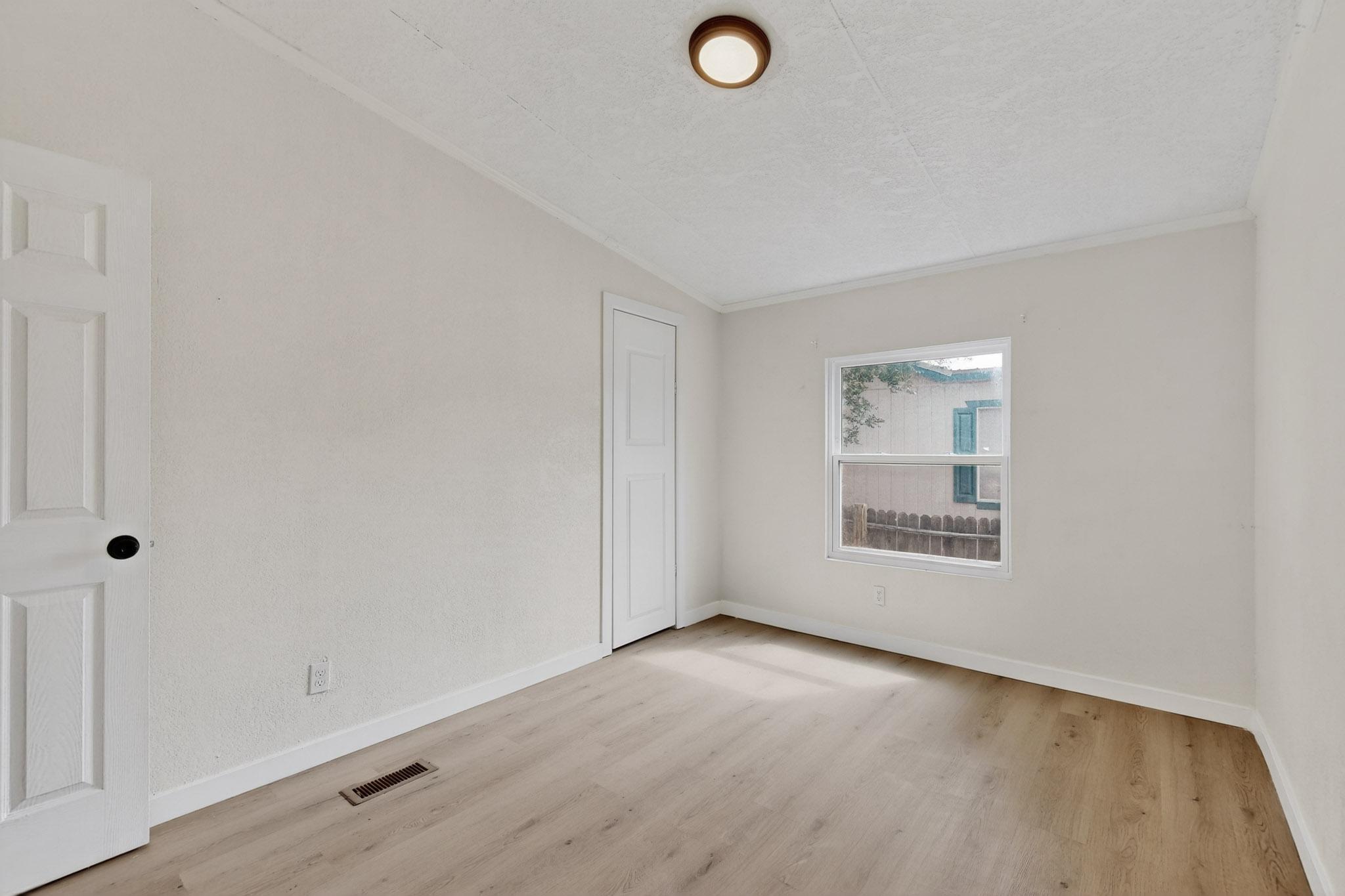 1152 LOS NARDOS Drive SE