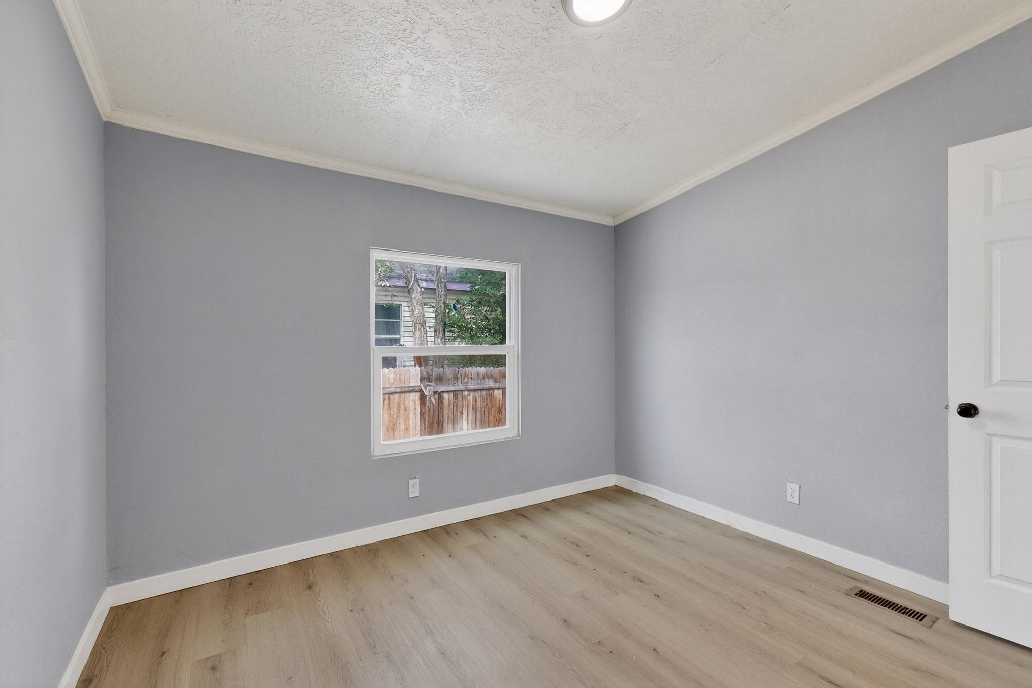 1152 LOS NARDOS Drive SE