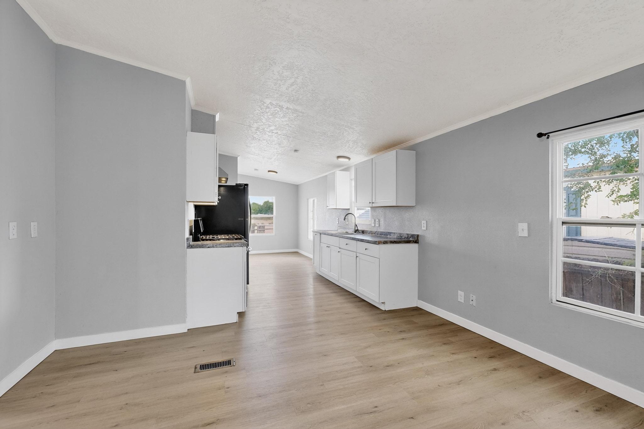 1152 LOS NARDOS Drive SE