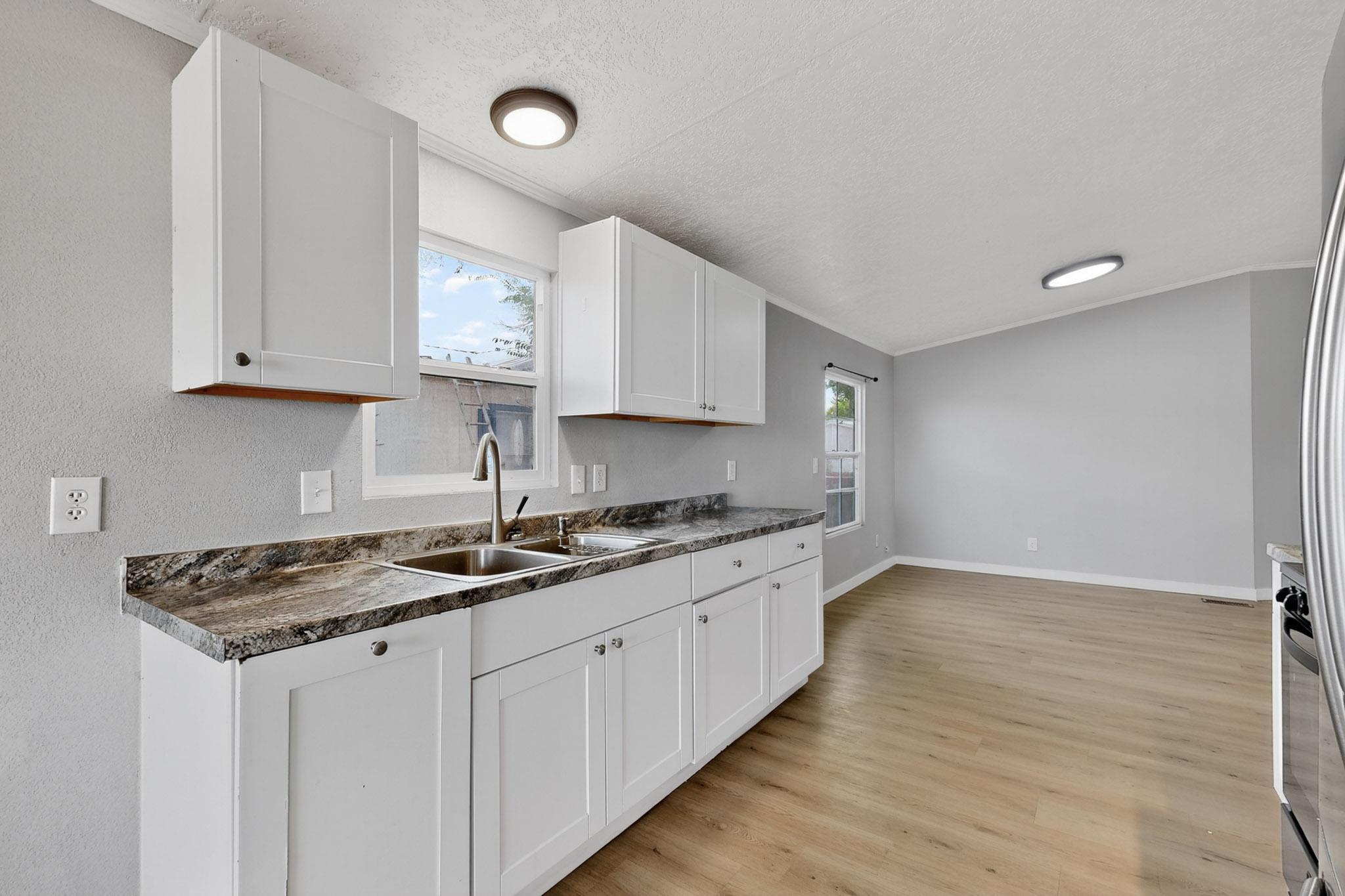 1152 LOS NARDOS Drive SE