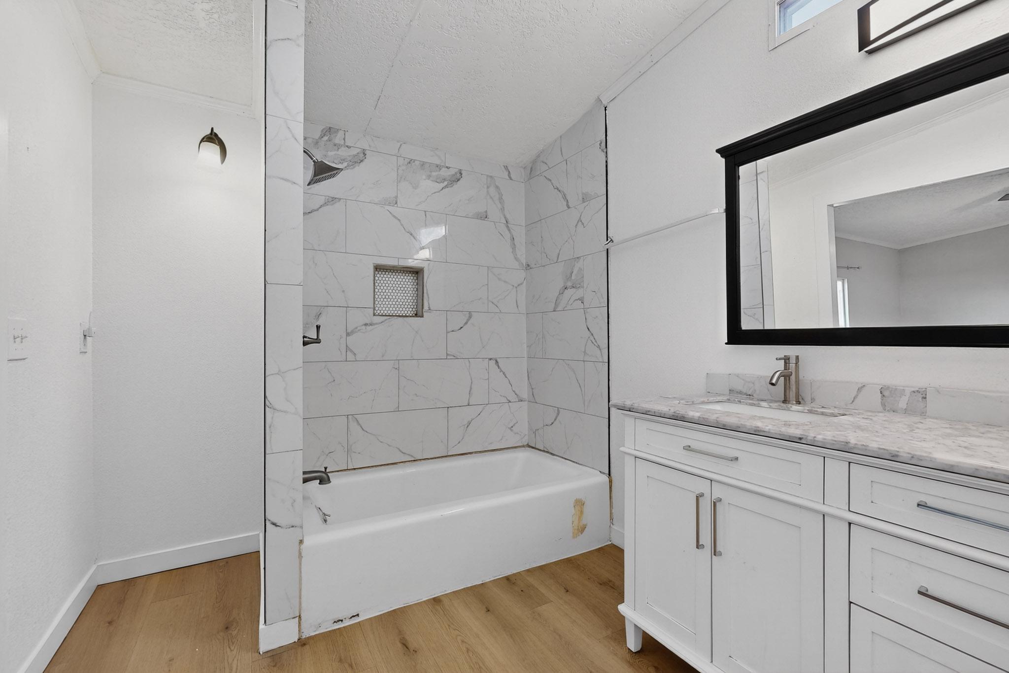 1152 LOS NARDOS Drive SE