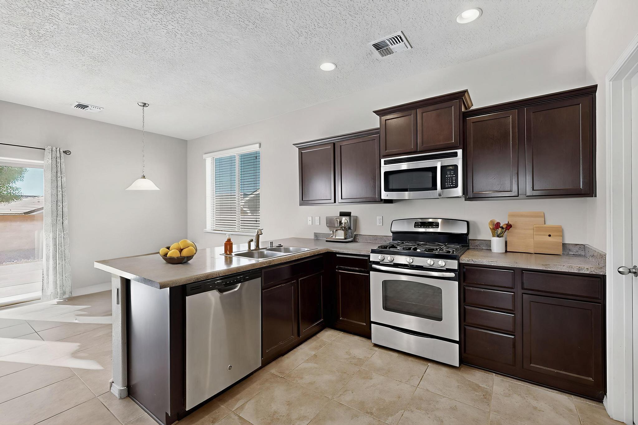 2800 CAMACHO Road SE