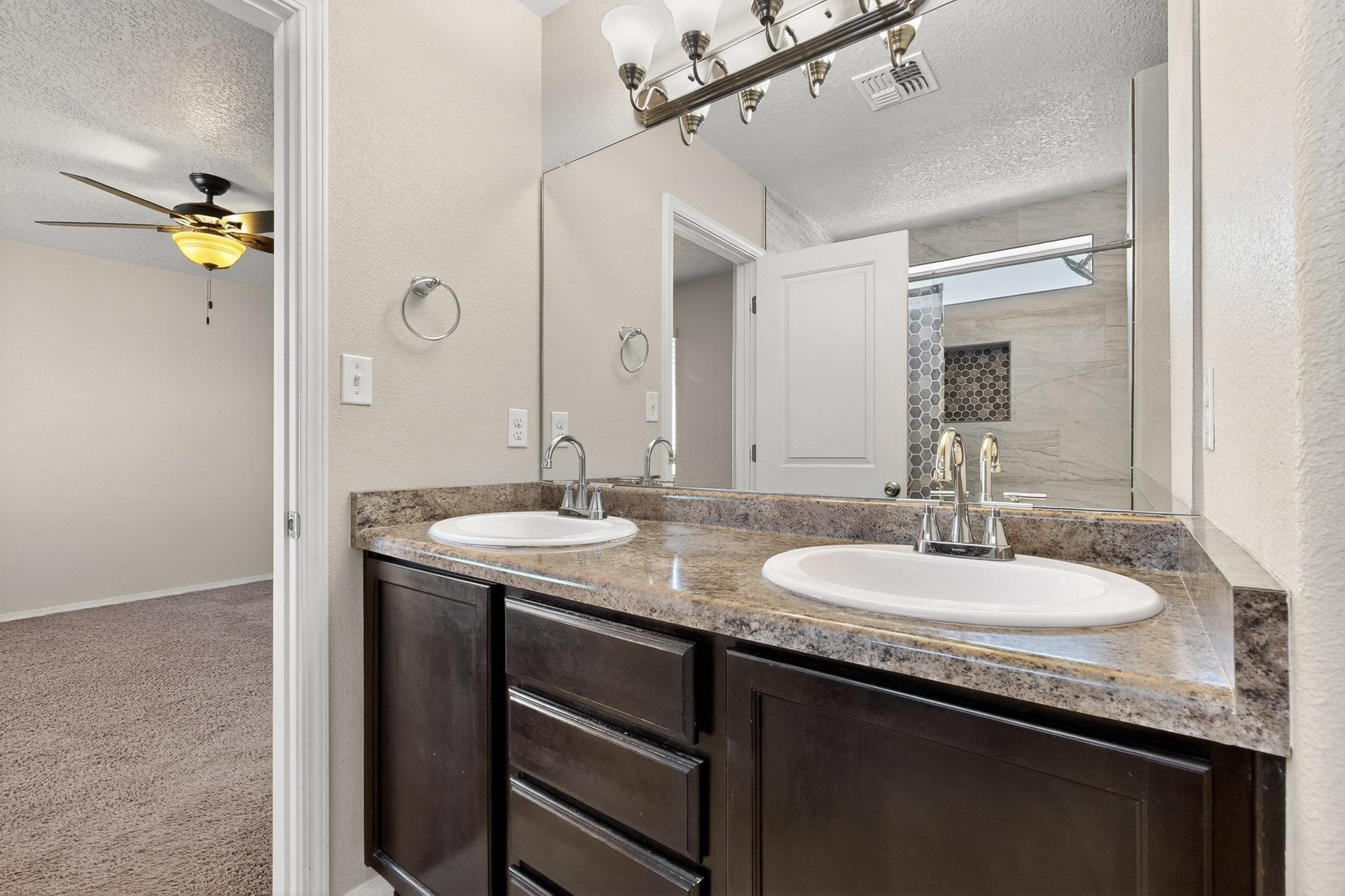 2800 CAMACHO Road SE