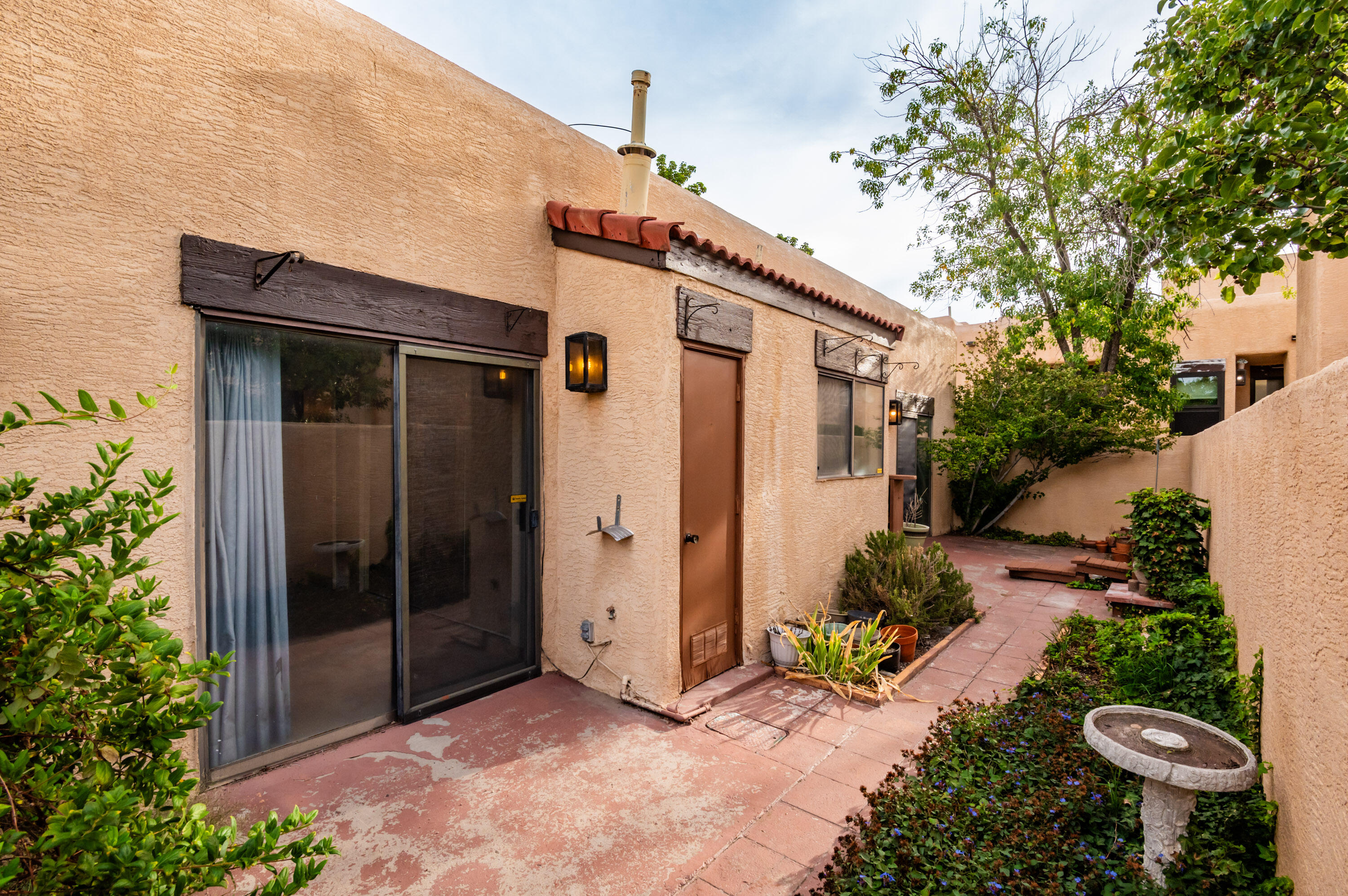 10221 LAS CASITAS Street NE