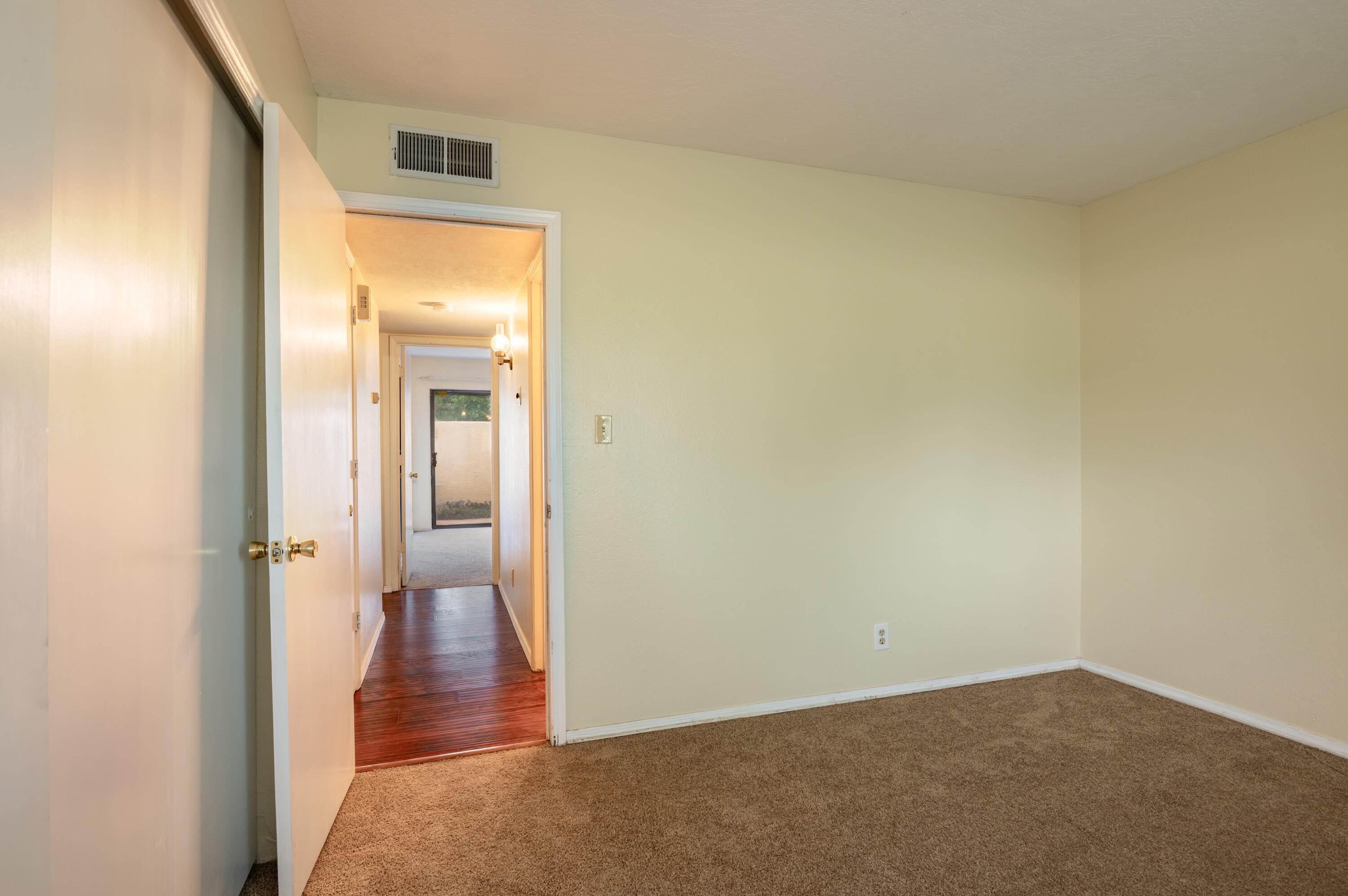 10221 LAS CASITAS Street NE