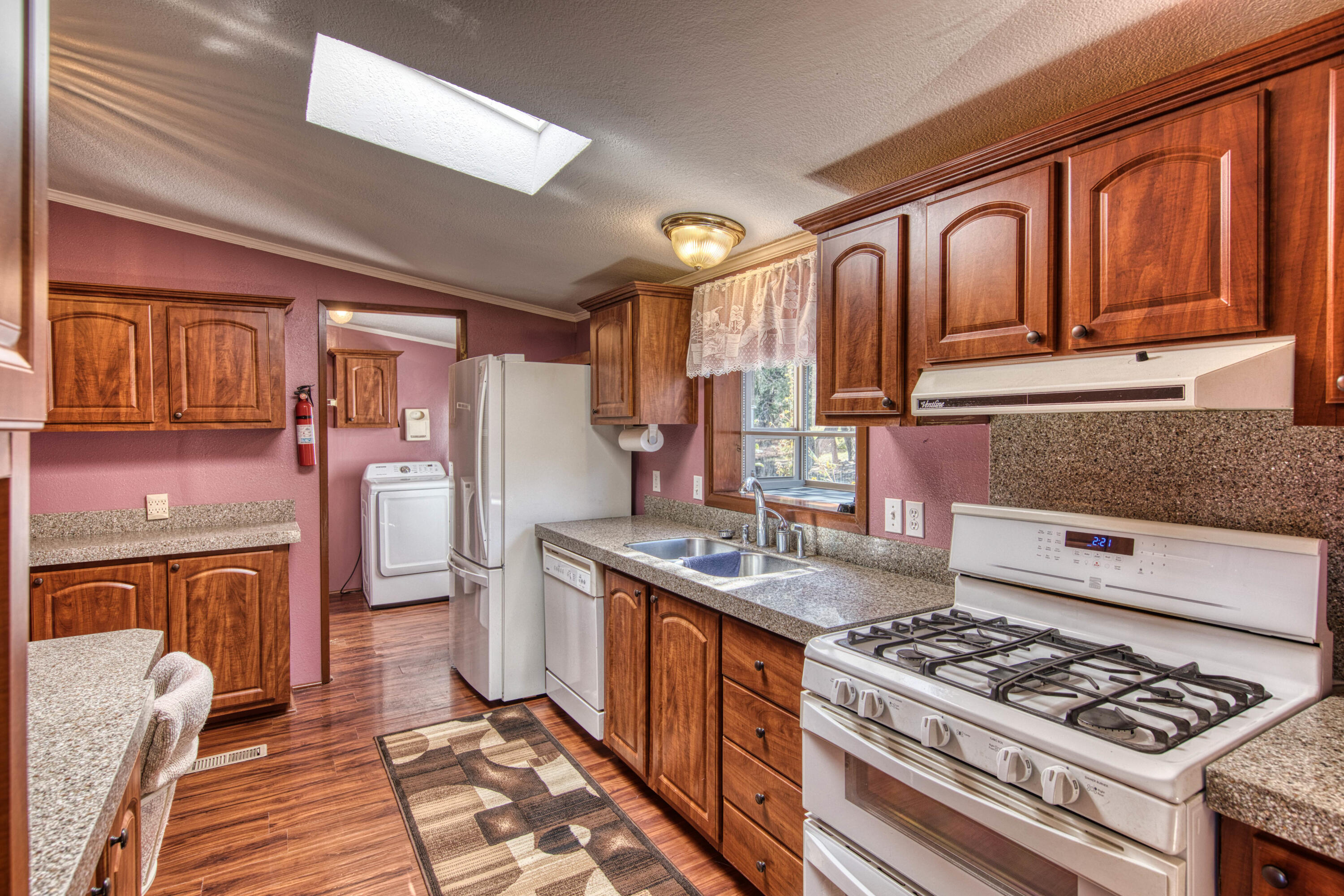 143 HOLLI Loop