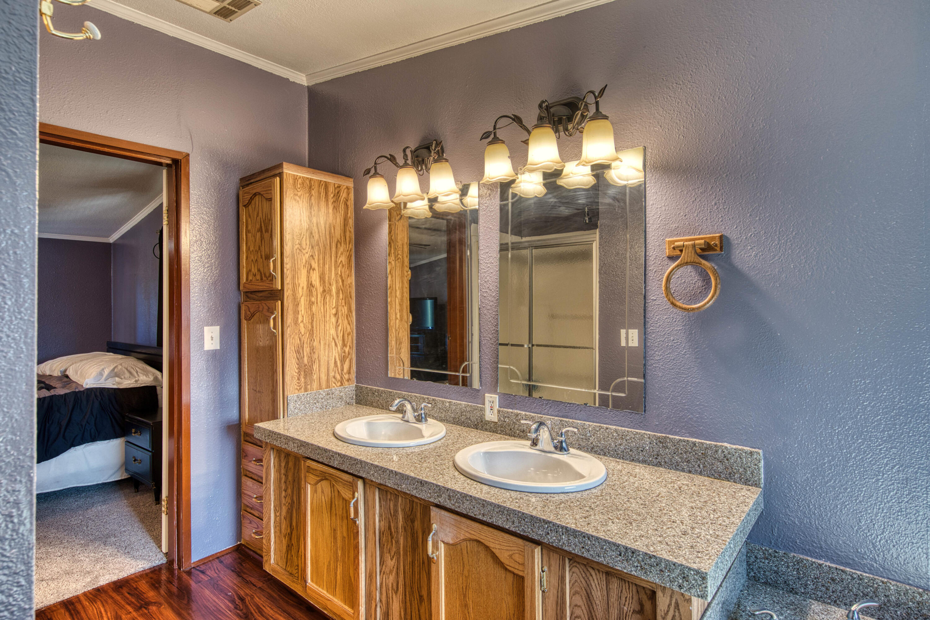 143 HOLLI Loop