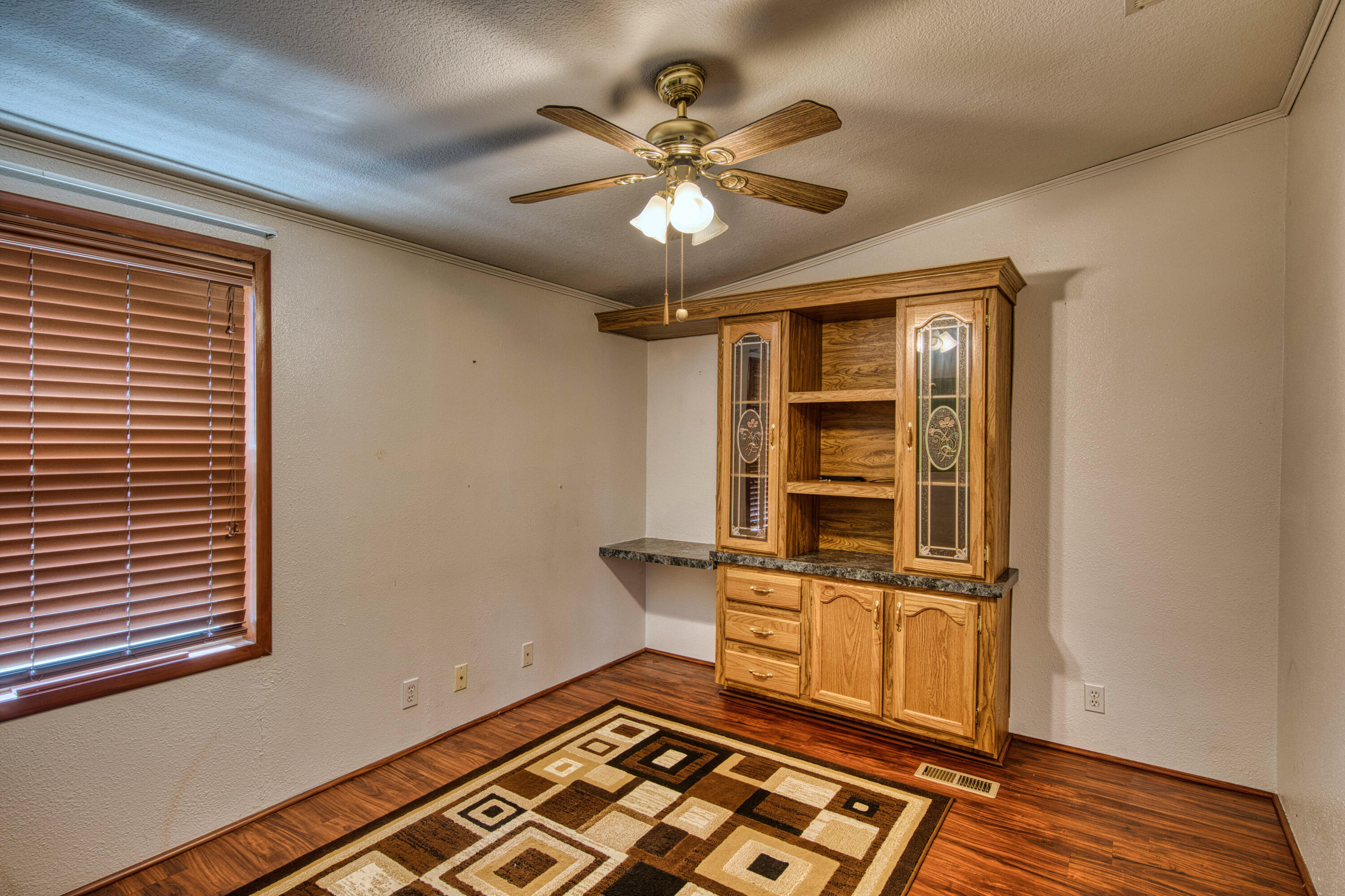 143 HOLLI Loop