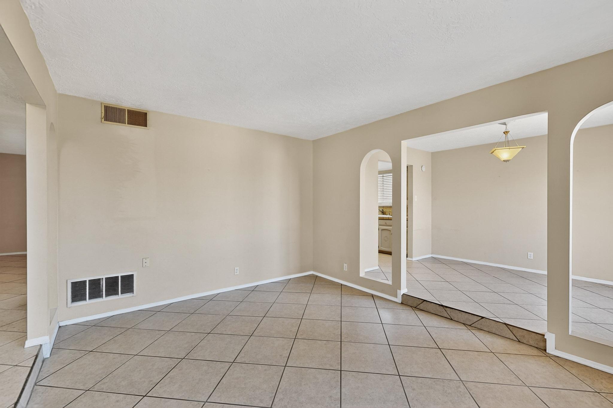 8228 RUIDOSO Road NE