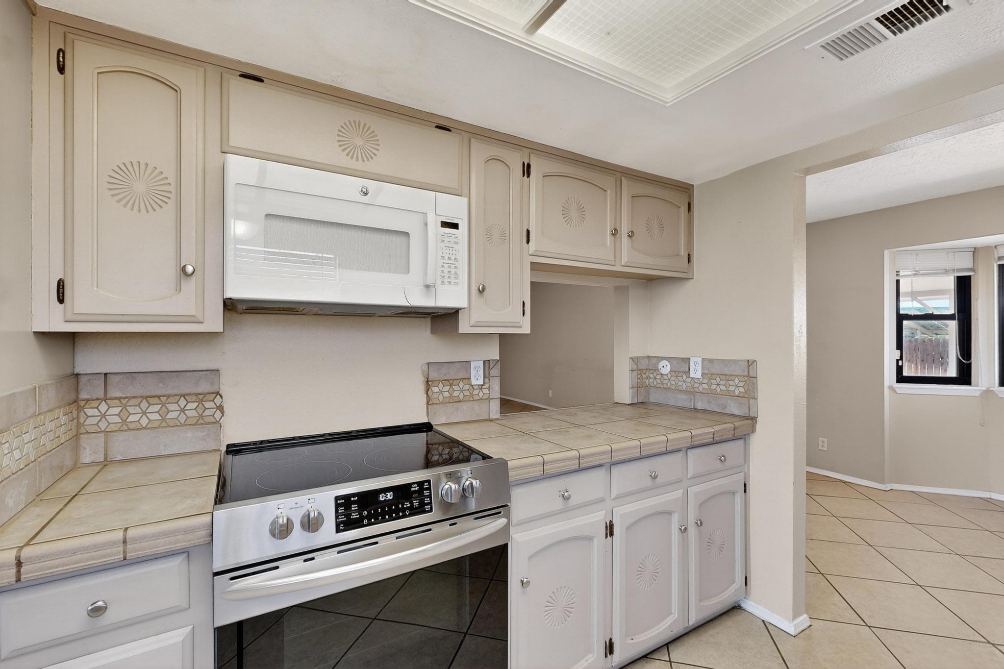 8228 RUIDOSO Road NE