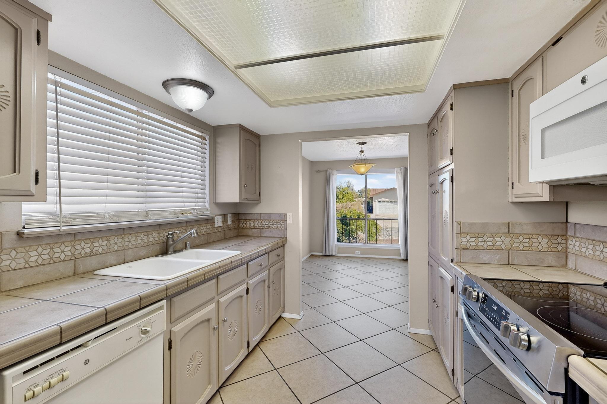 8228 RUIDOSO Road NE