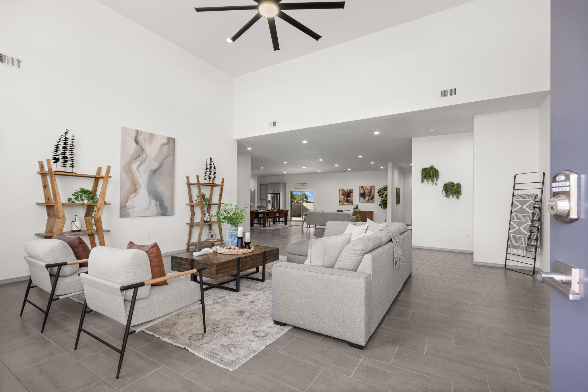 2006 SUTTLE Court NE