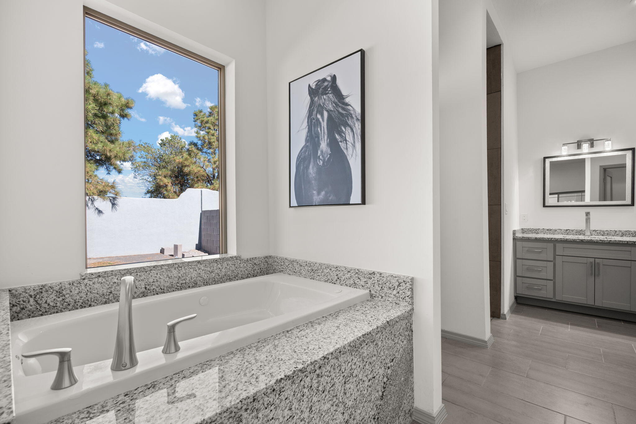 2006 SUTTLE Court NE