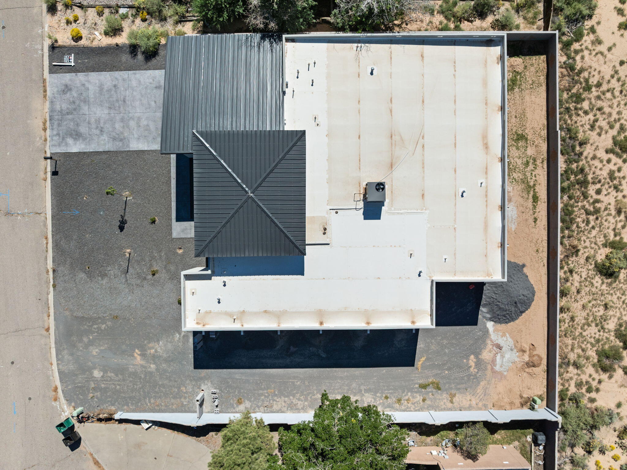 2006 SUTTLE Court NE