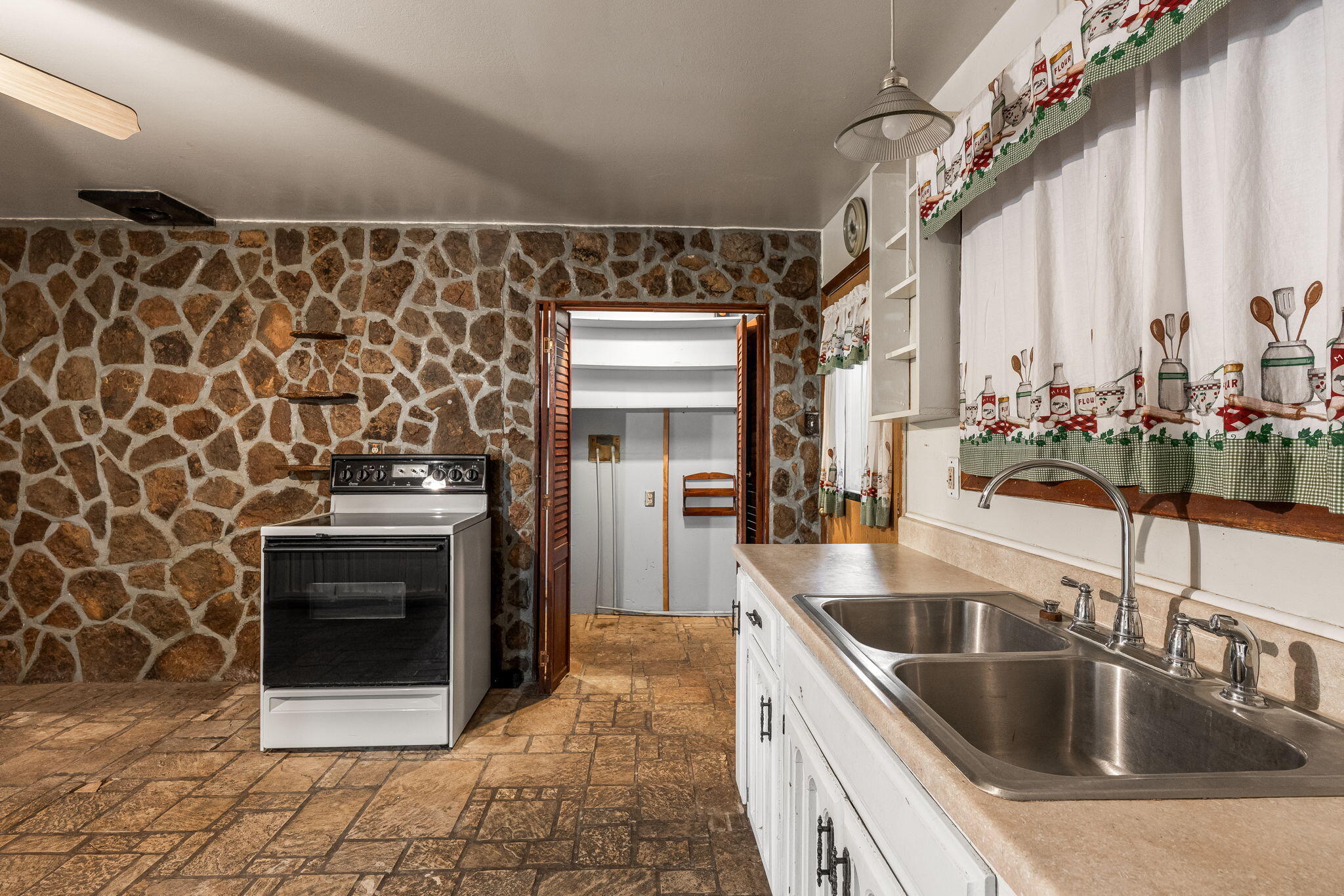 3104 LISA Road SW