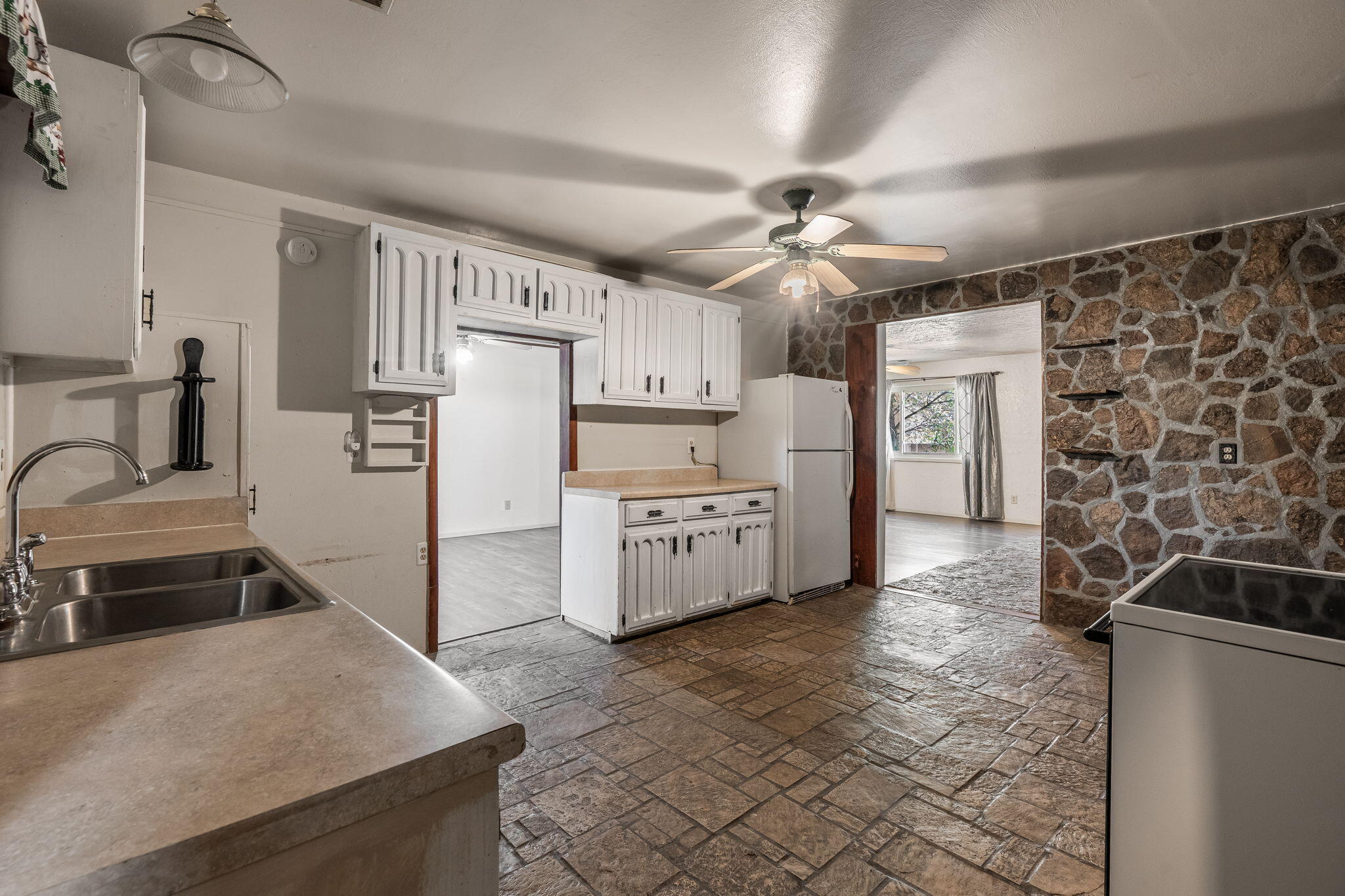 3104 LISA Road SW