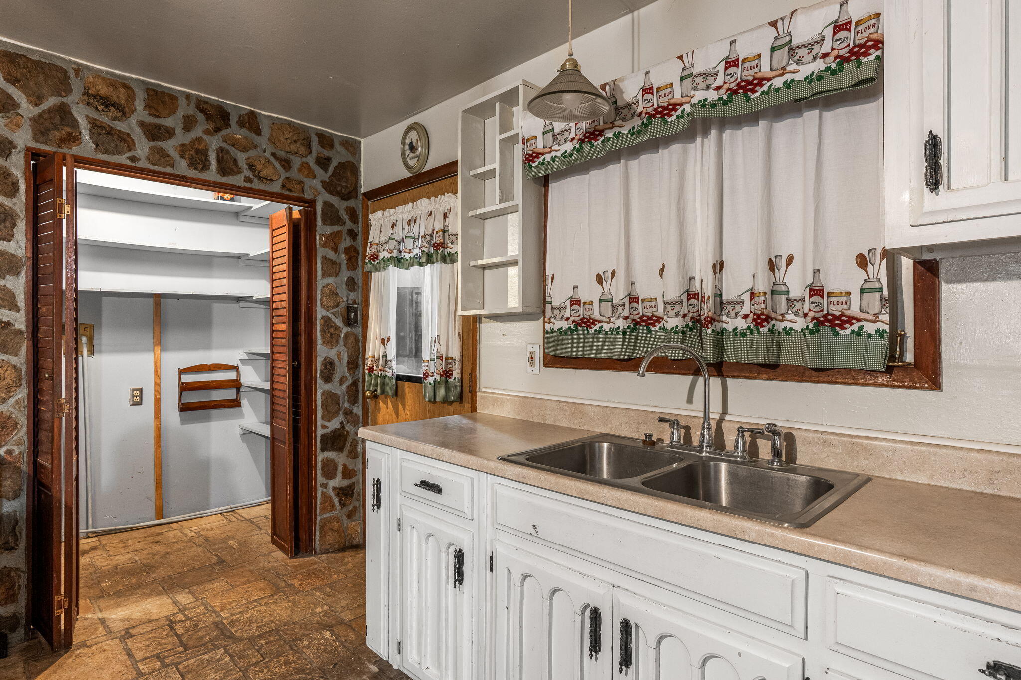 3104 LISA Road SW