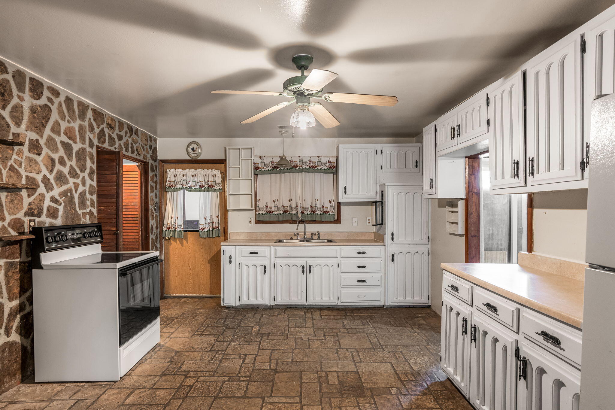 3104 LISA Road SW