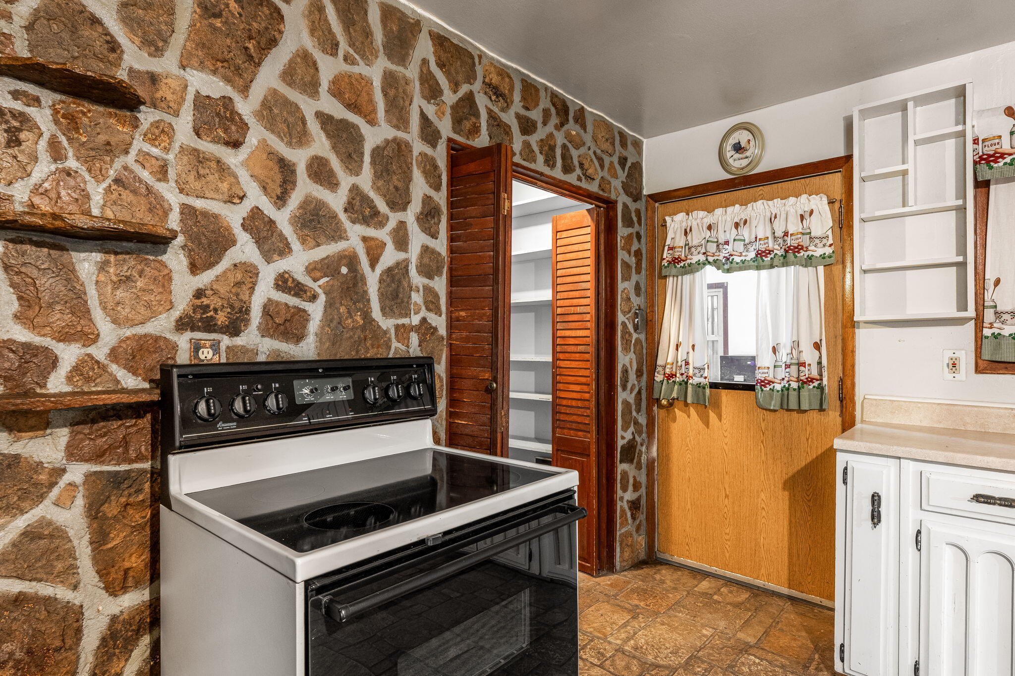 3104 LISA Road SW