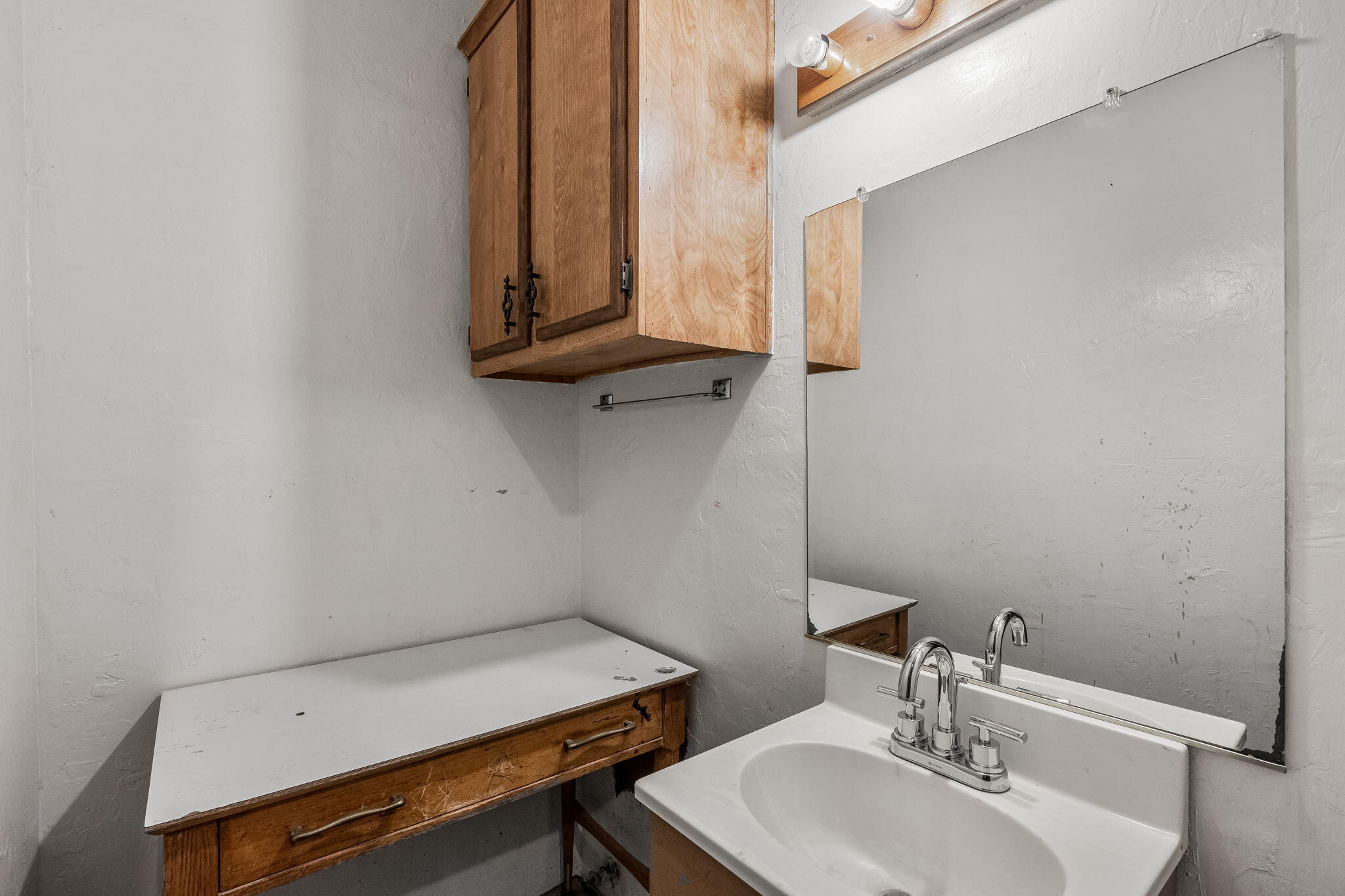 3104 LISA Road SW