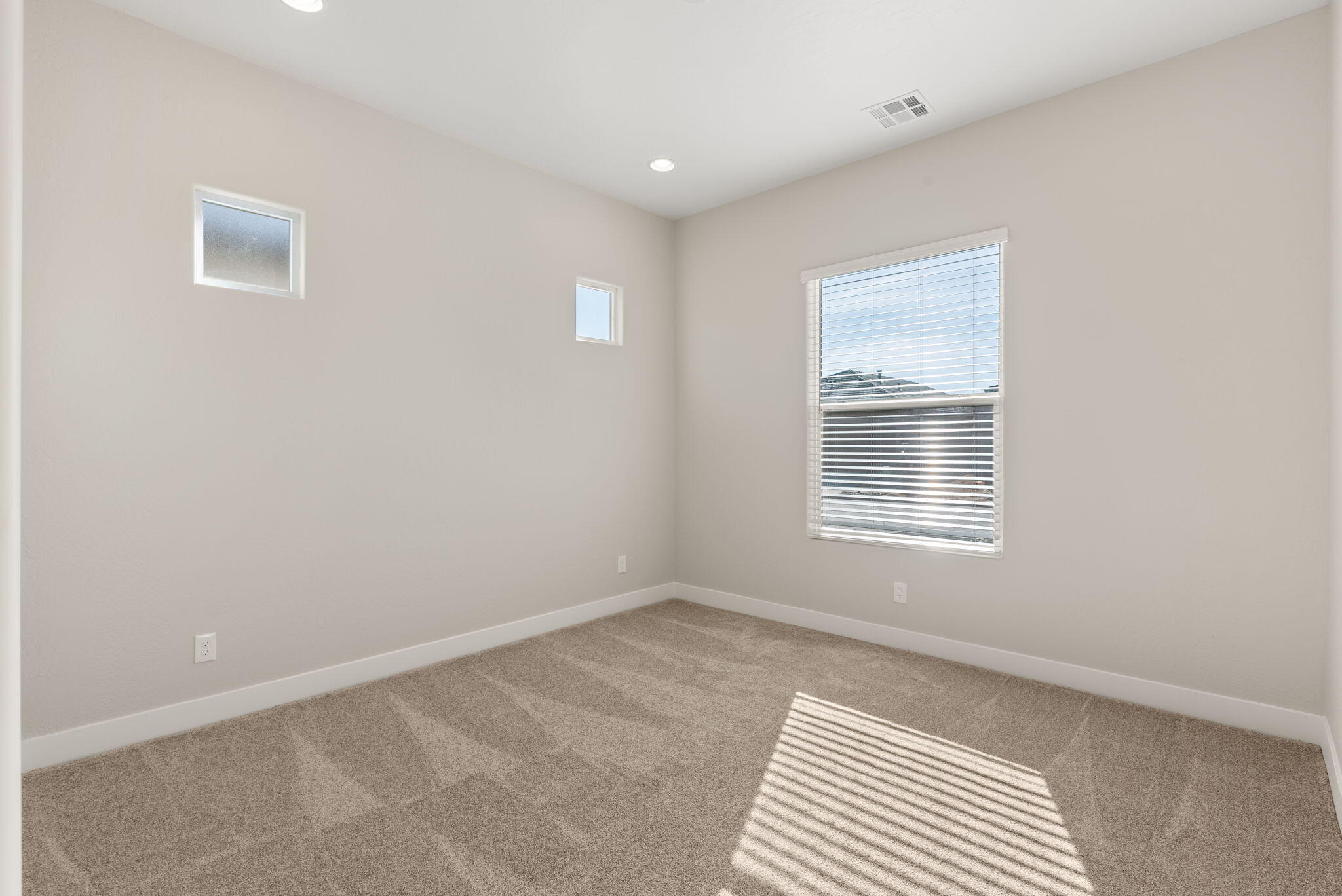 1004 Ontario Place NE
