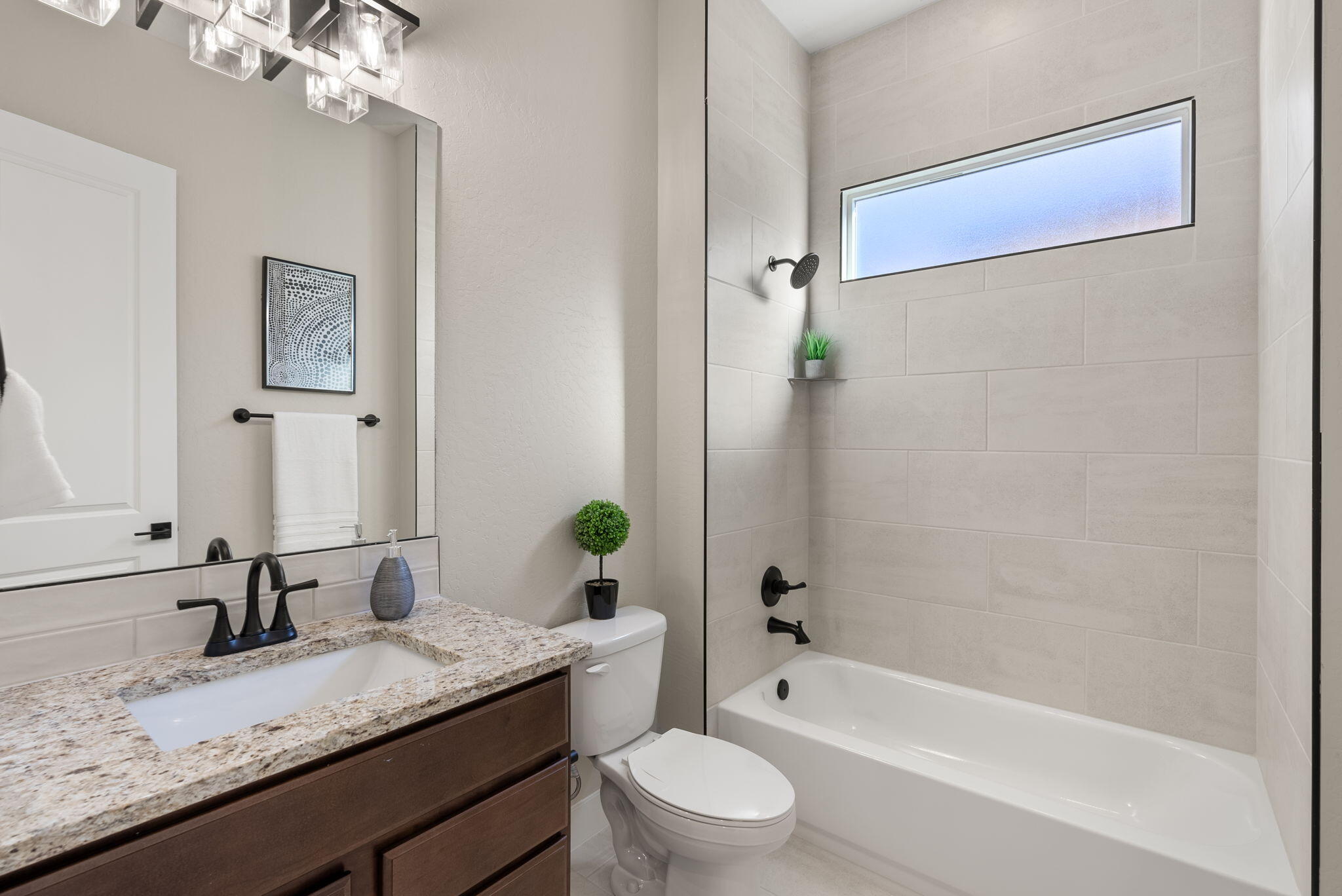 1004 Ontario Place NE