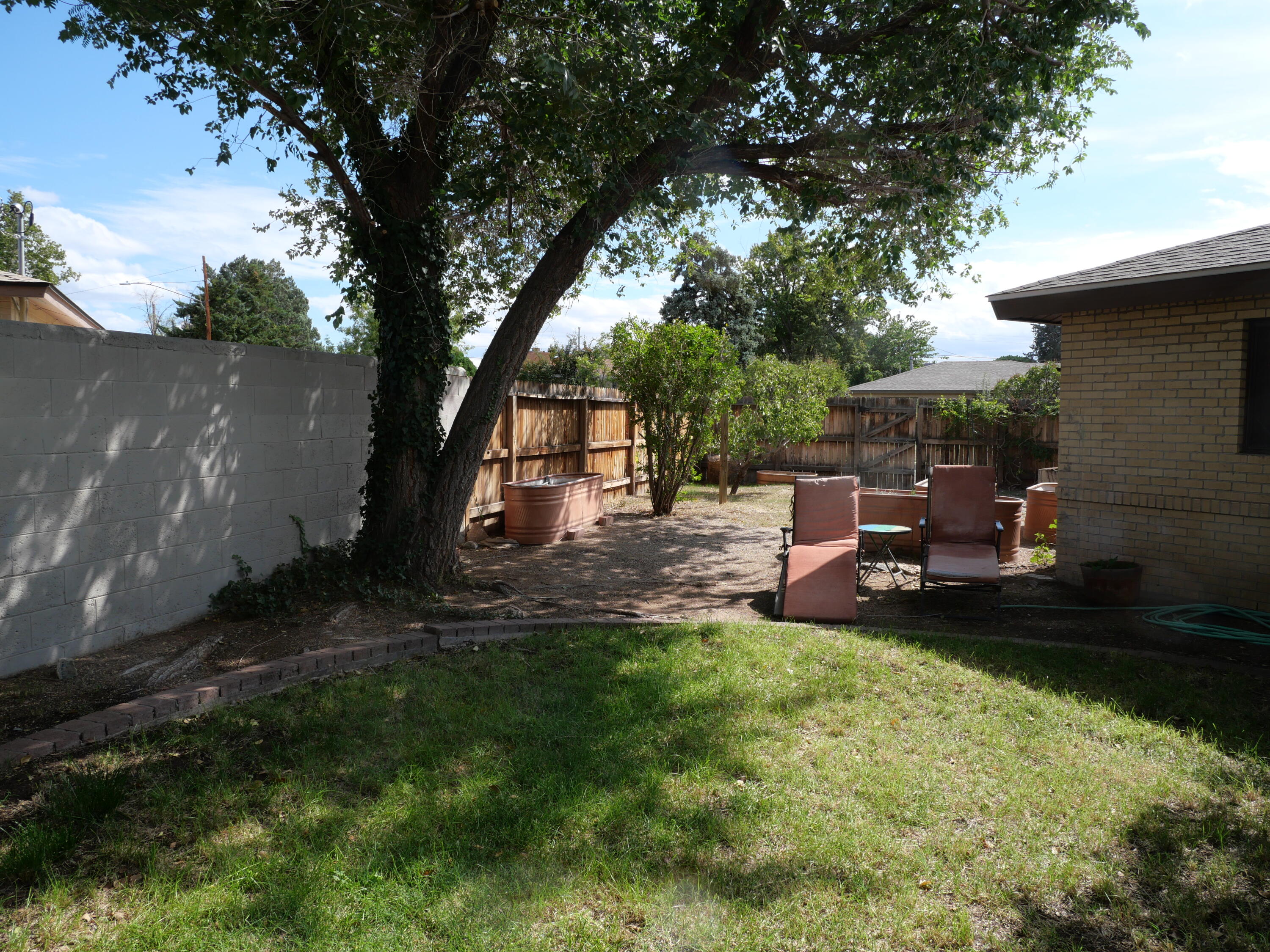 1902 INEZ Drive NE