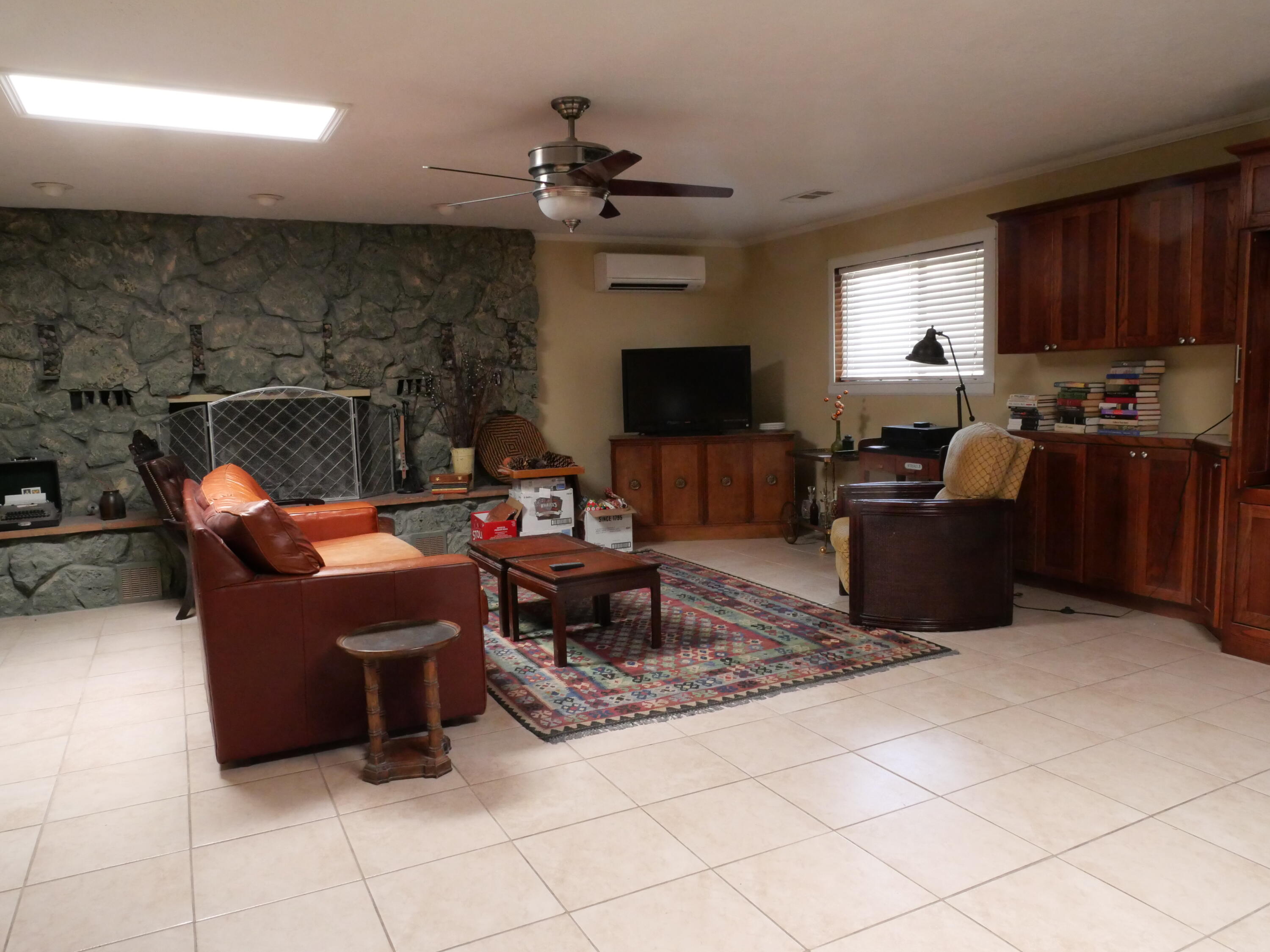 1902 INEZ Drive NE