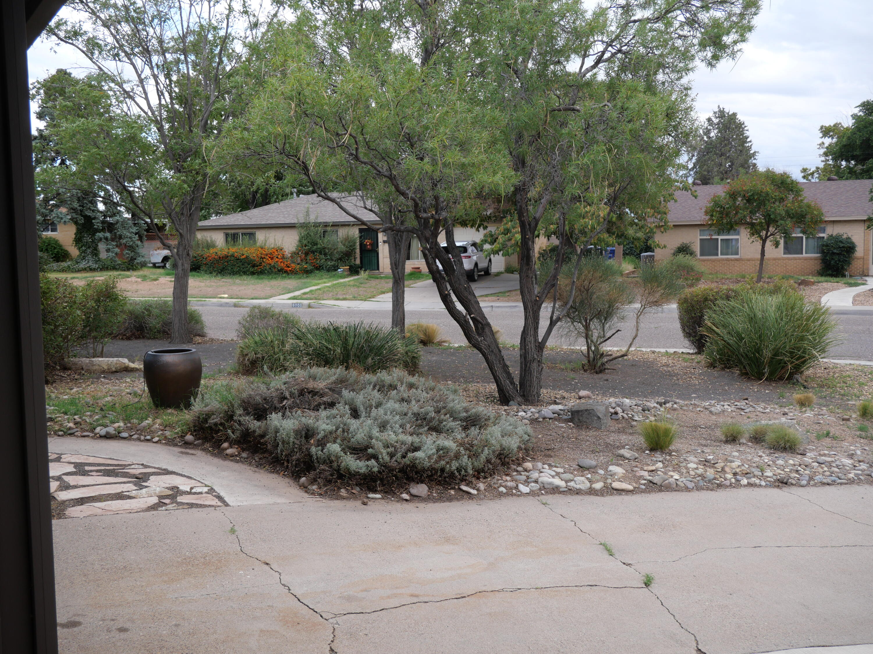 1902 INEZ Drive NE