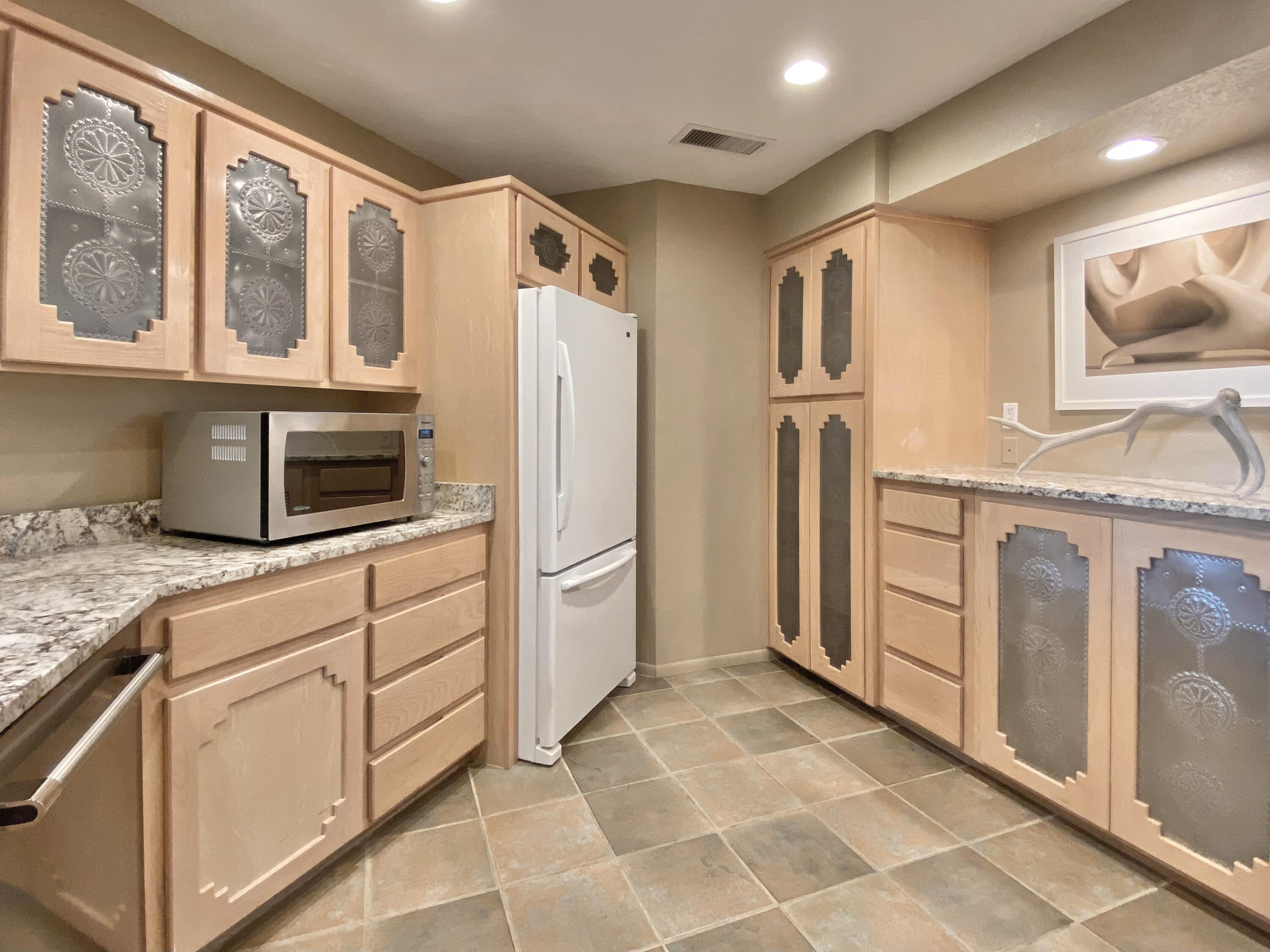 6611 LAS CASITAS Court NW