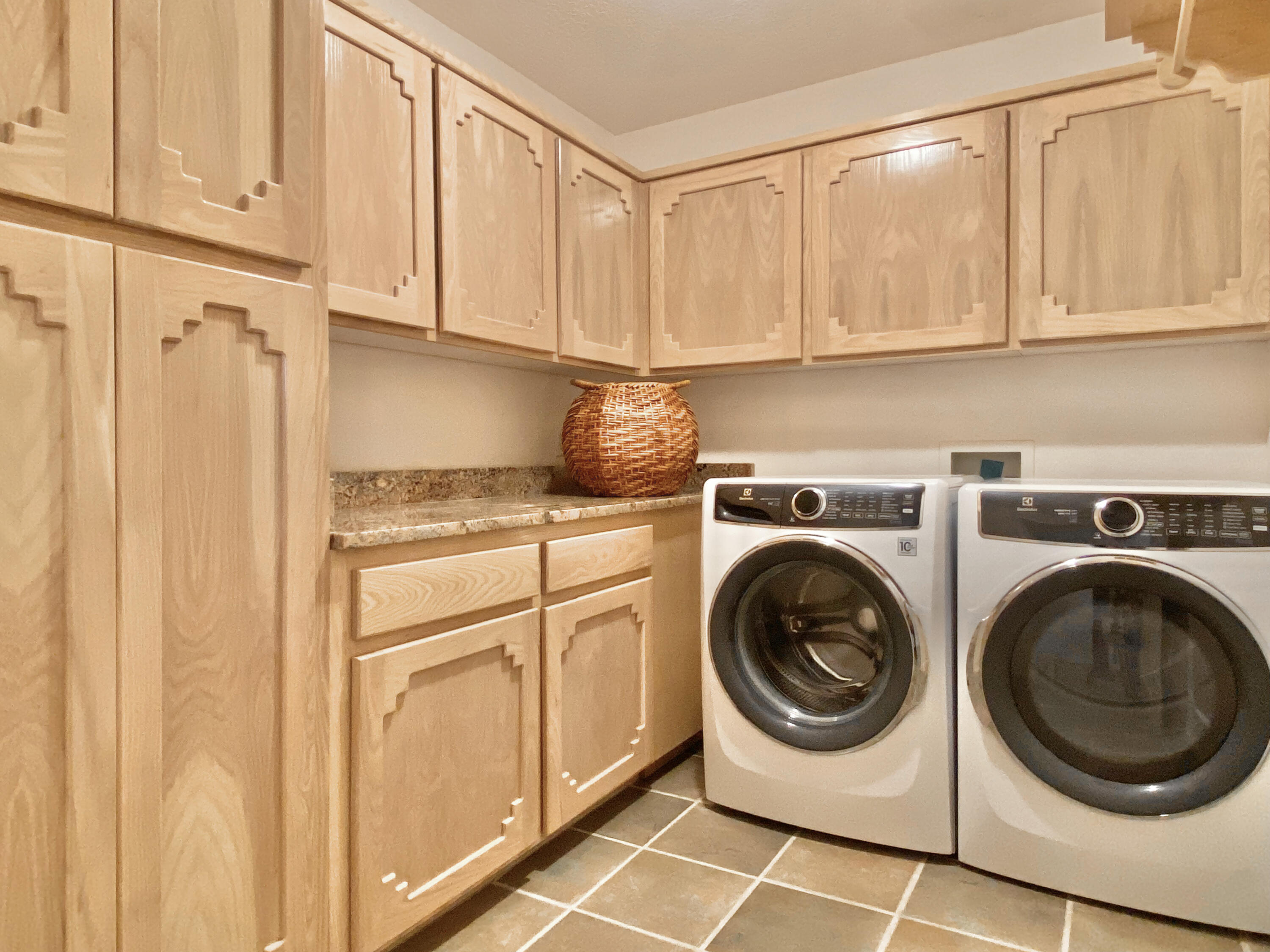 6611 LAS CASITAS Court NW